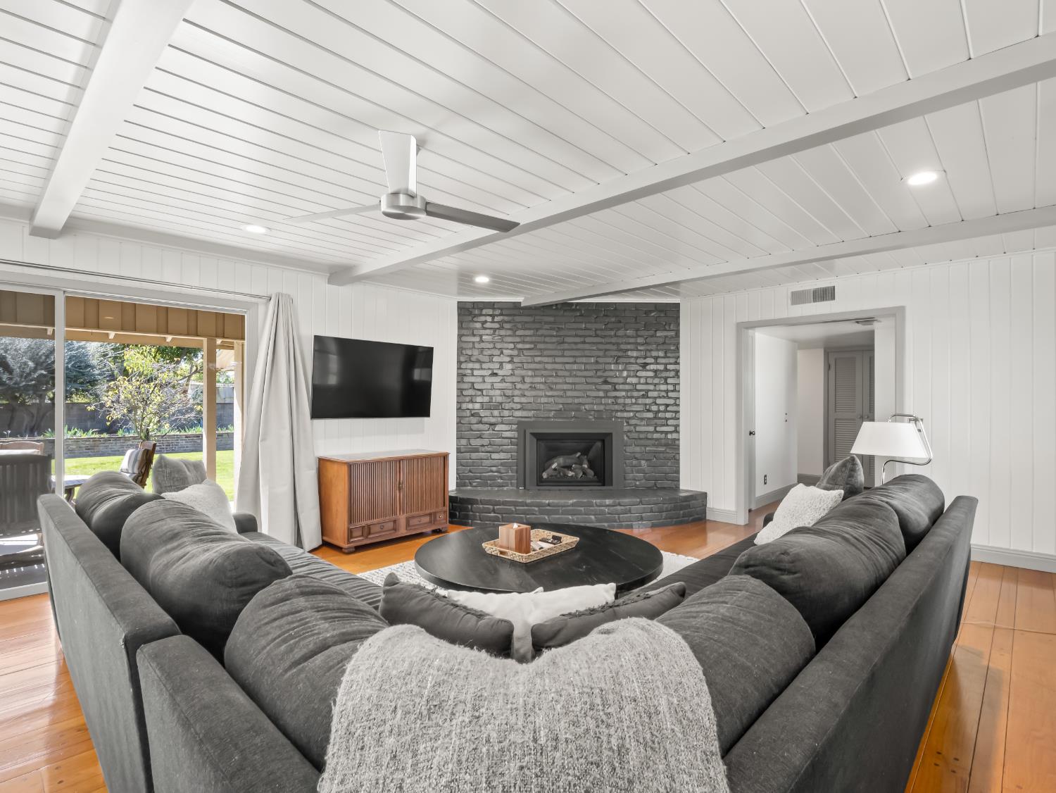 1035 W Alamos Ave, Fresno, CA 93705