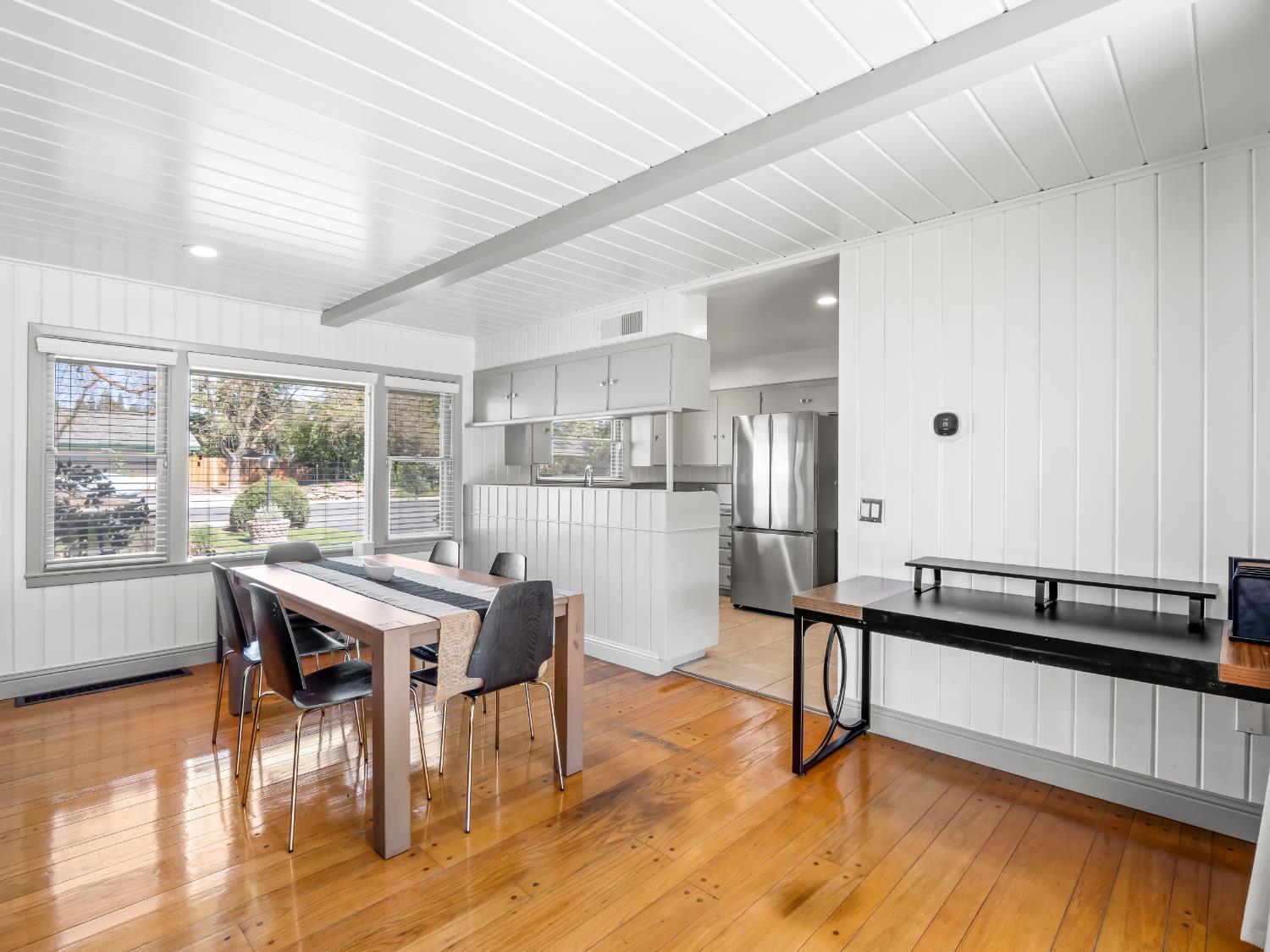 1035 W Alamos Ave, Fresno, CA 93705