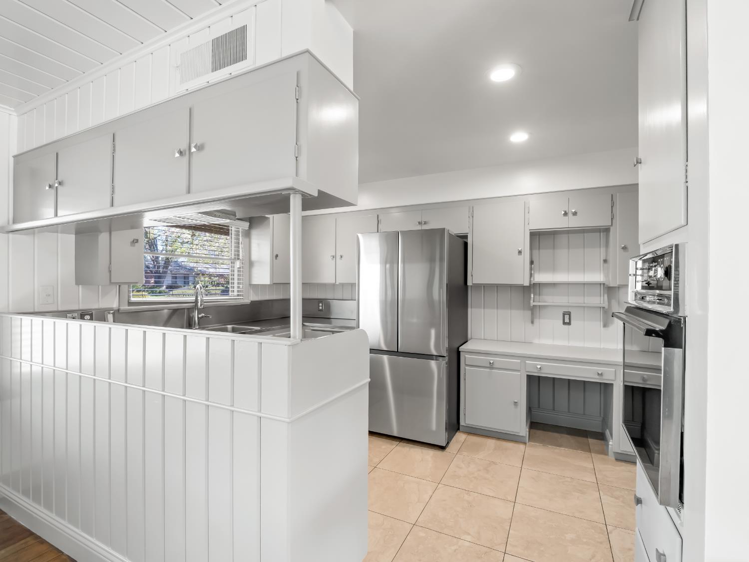 1035 W Alamos Ave, Fresno, CA 93705