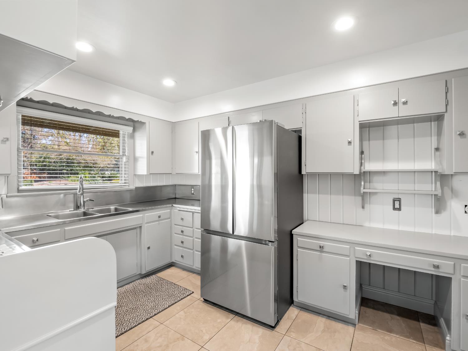 1035 W Alamos Ave, Fresno, CA 93705