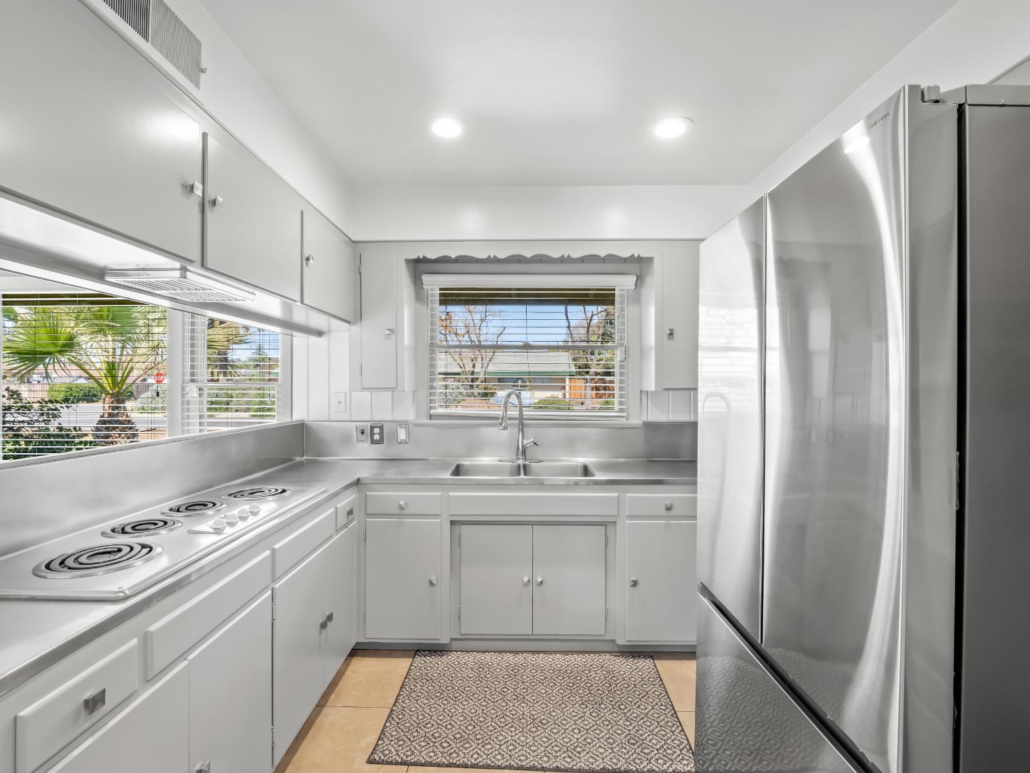 1035 W Alamos Ave, Fresno, CA 93705