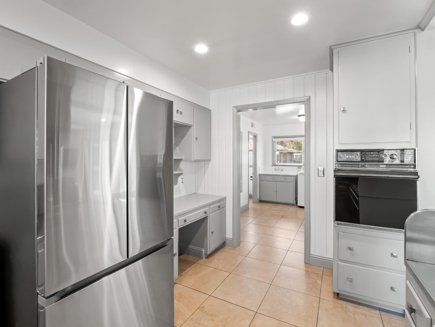 1035 W Alamos Ave, Fresno, CA 93705