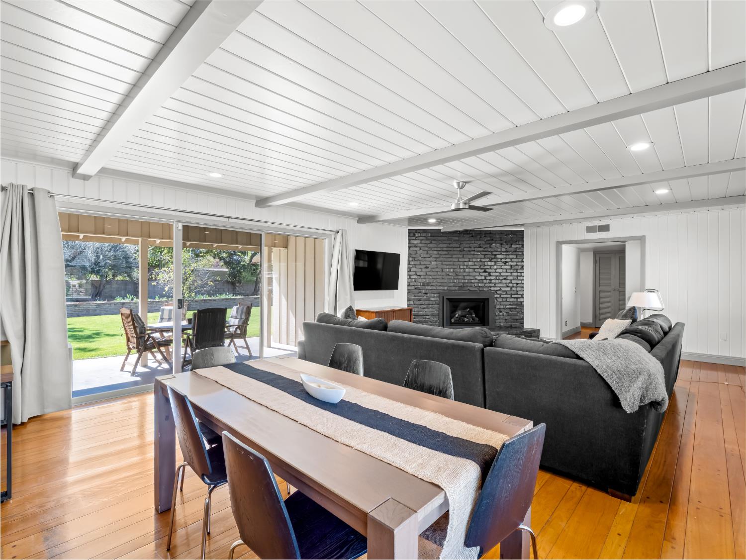 1035 W Alamos Ave, Fresno, CA 93705