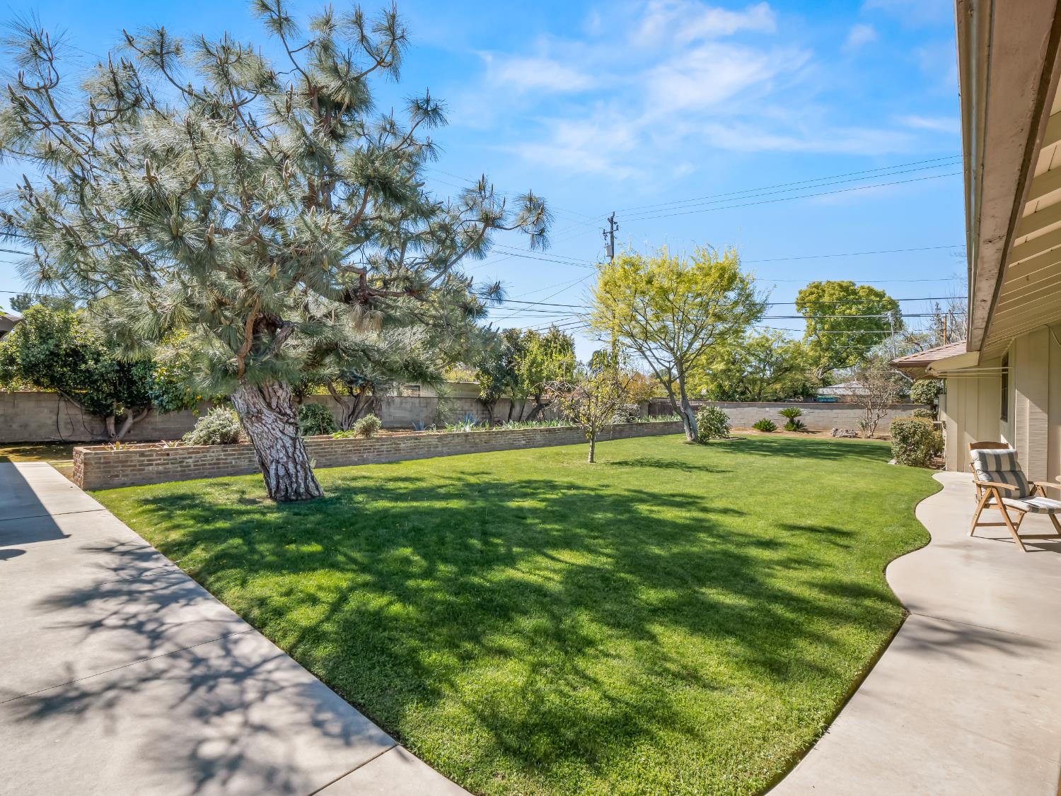 1035 W Alamos Ave, Fresno, CA 93705