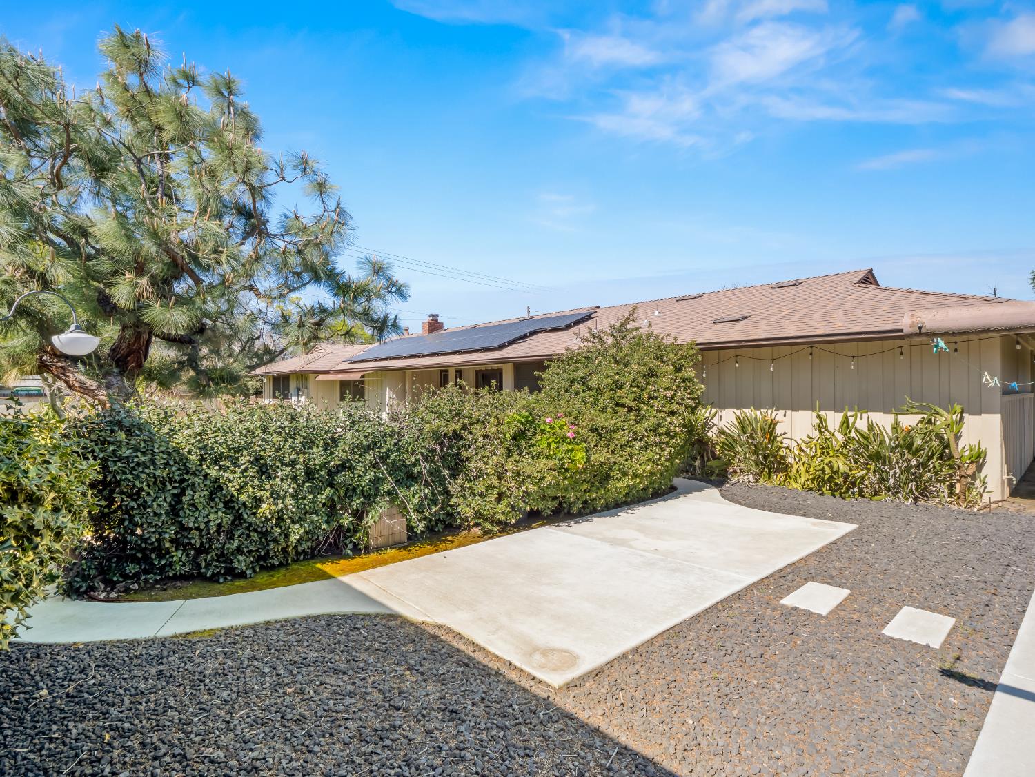 1035 W Alamos Ave, Fresno, CA 93705