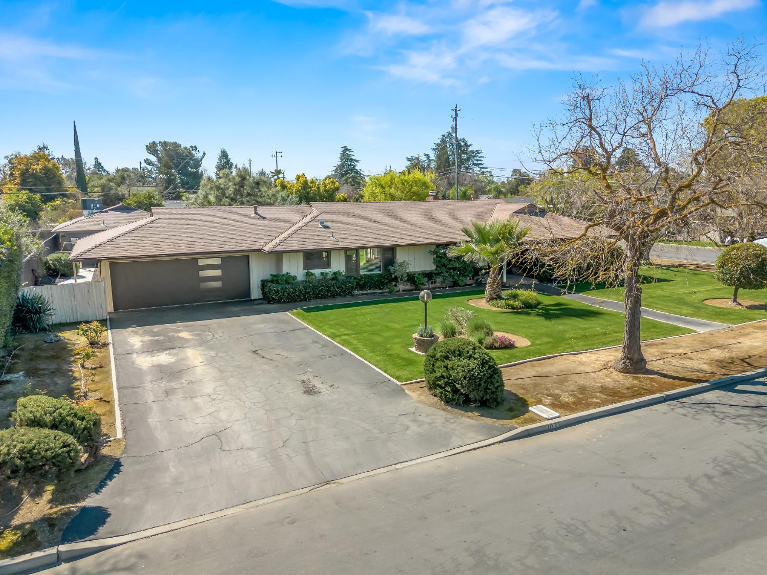 1035 W Alamos Ave, Fresno, CA 93705