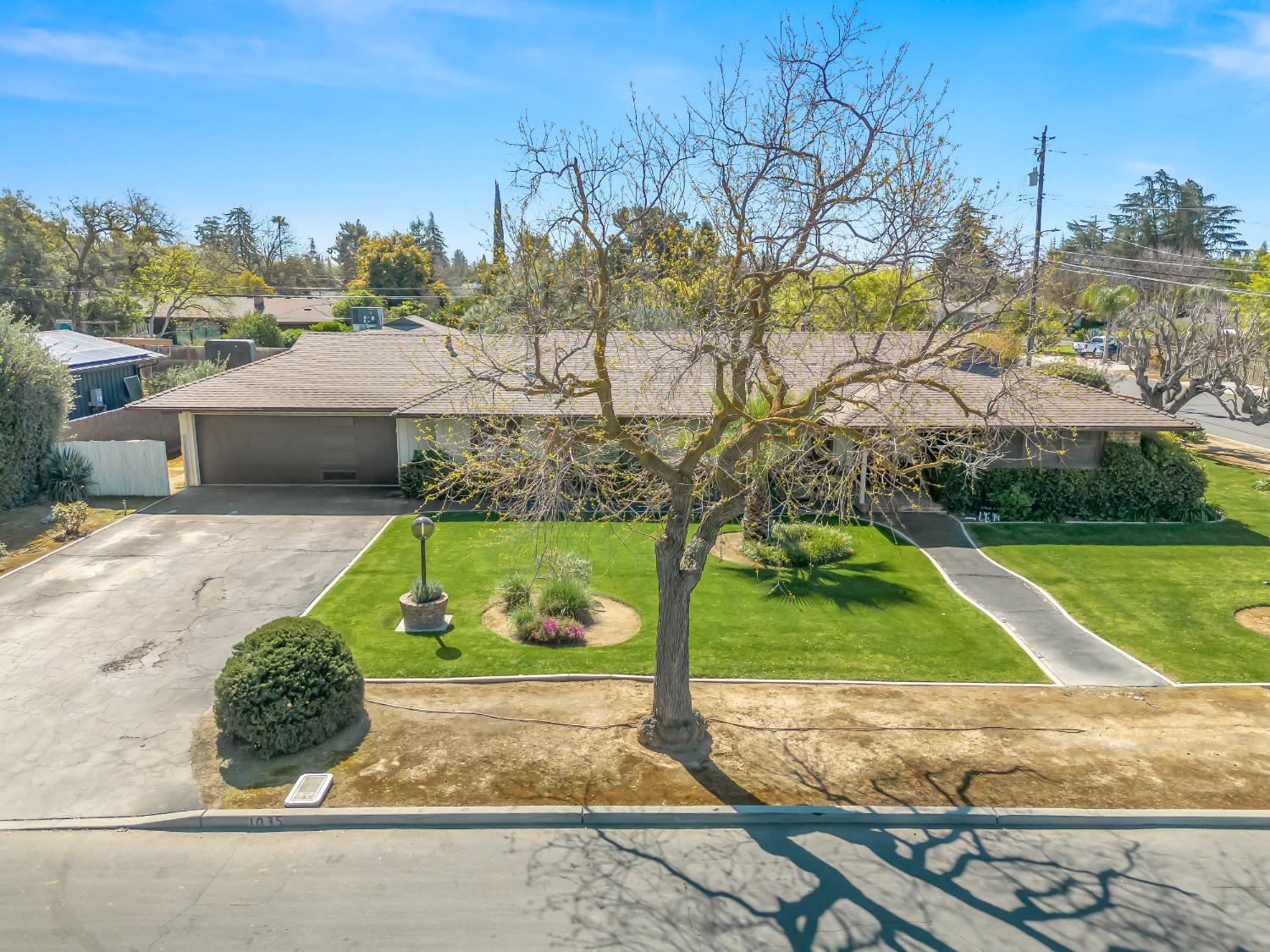 1035 W Alamos Ave, Fresno, CA 93705