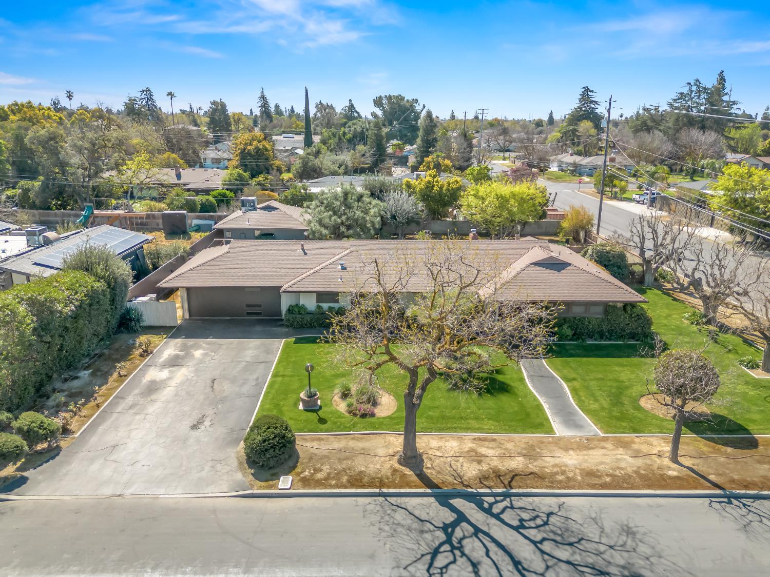 1035 W Alamos Ave, Fresno, CA 93705