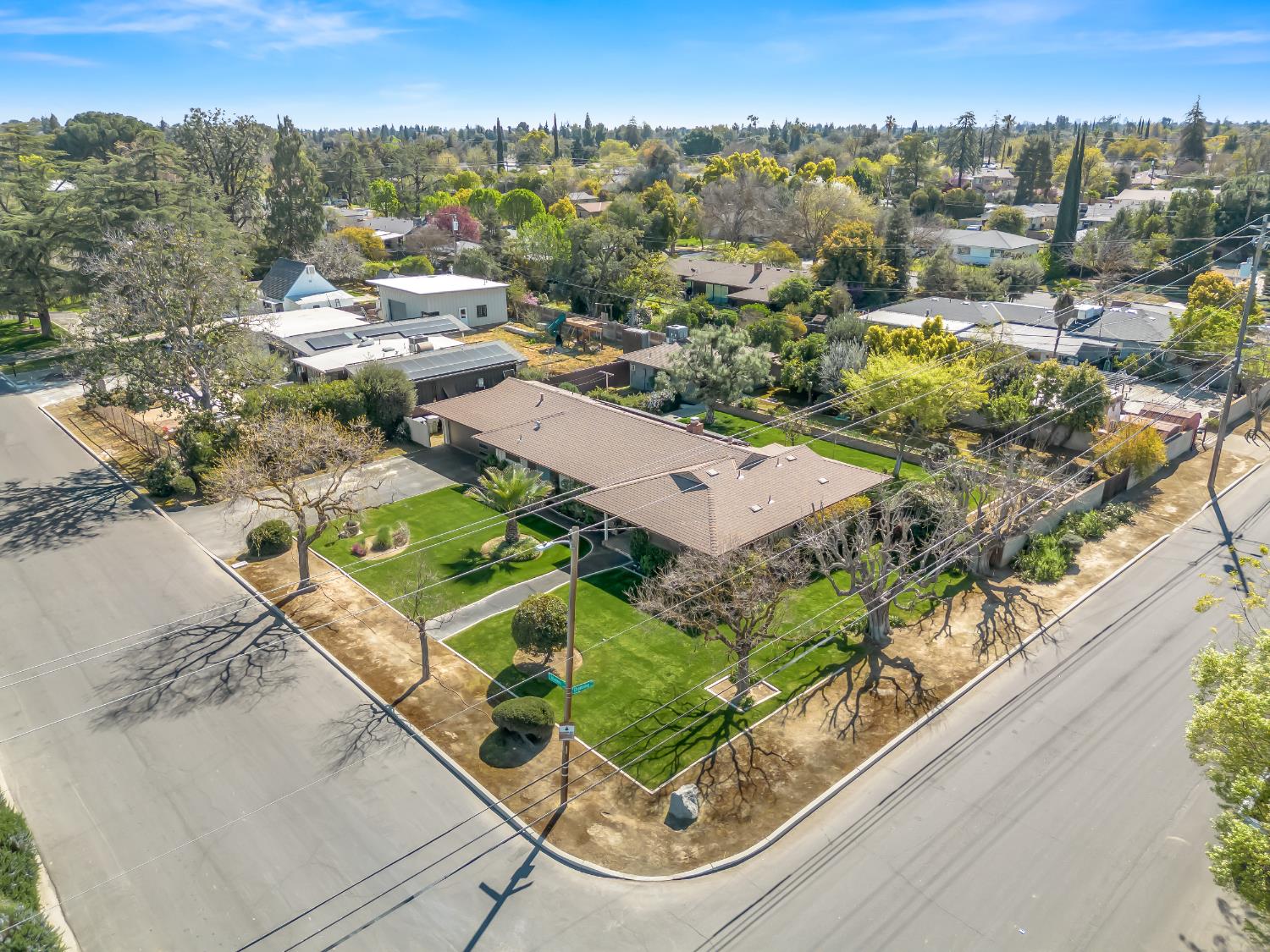 1035 W Alamos Ave, Fresno, CA 93705