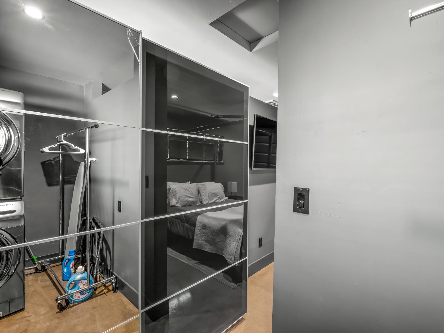 1035 W Alamos Ave, Fresno, CA 93705