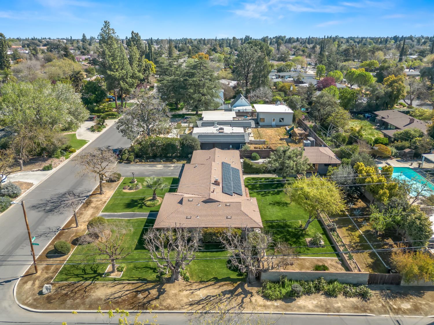 1035 W Alamos Ave, Fresno, CA 93705