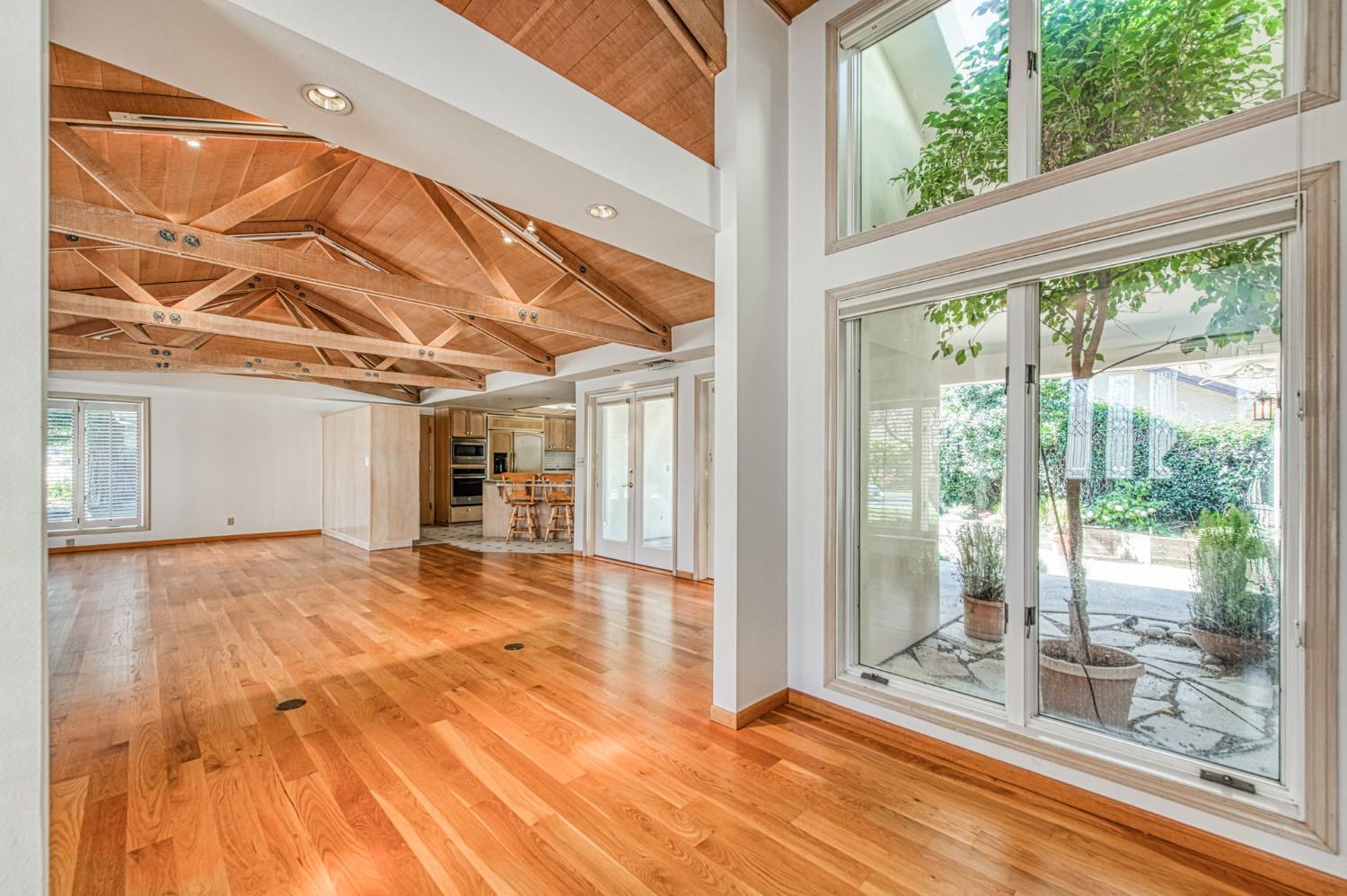 6561 N Thorne Ave, Fresno, CA 93711