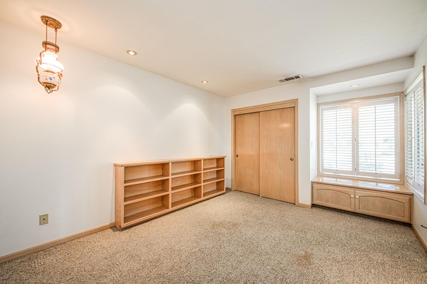 6561 N Thorne Ave, Fresno, CA 93711