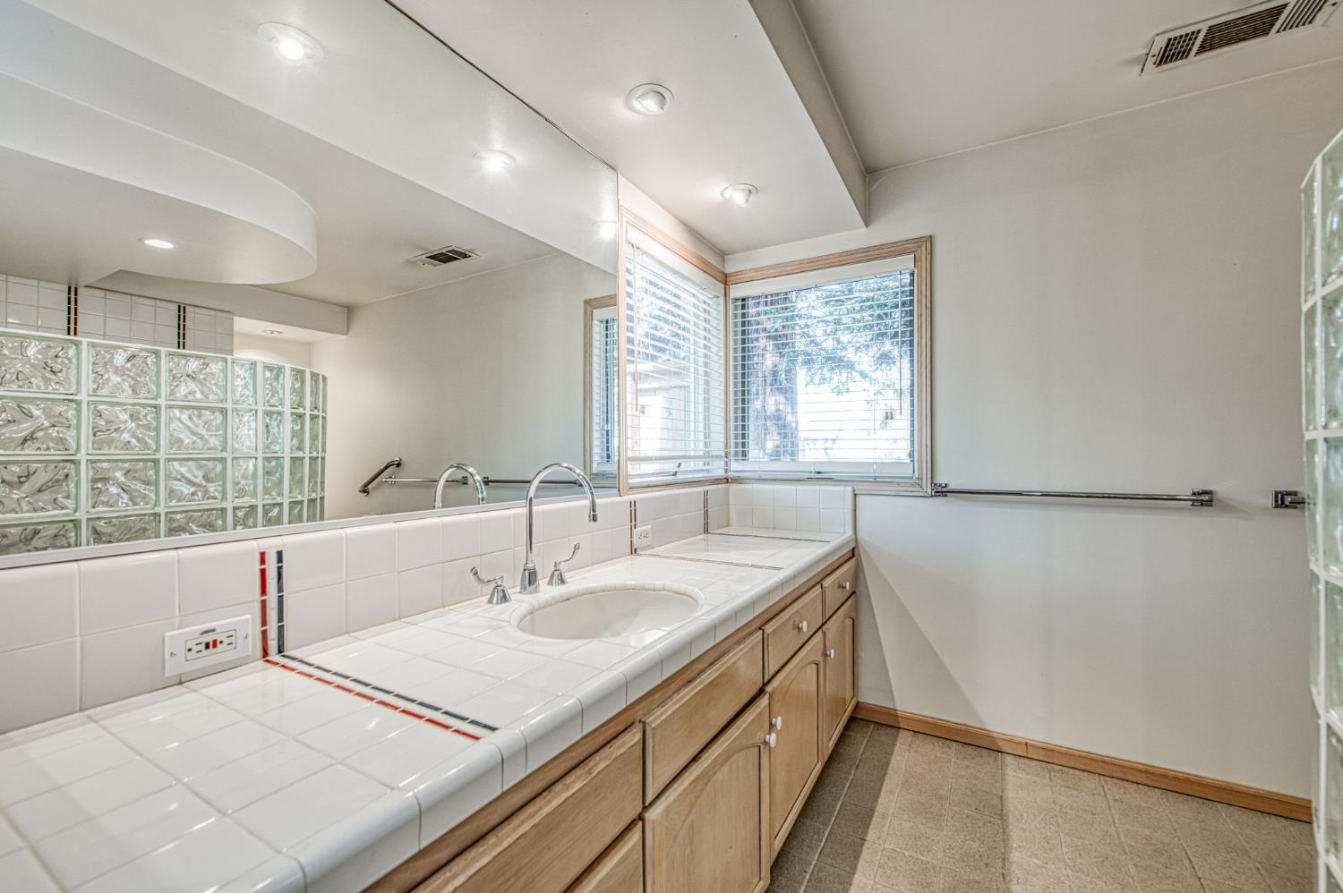 6561 N Thorne Ave, Fresno, CA 93711