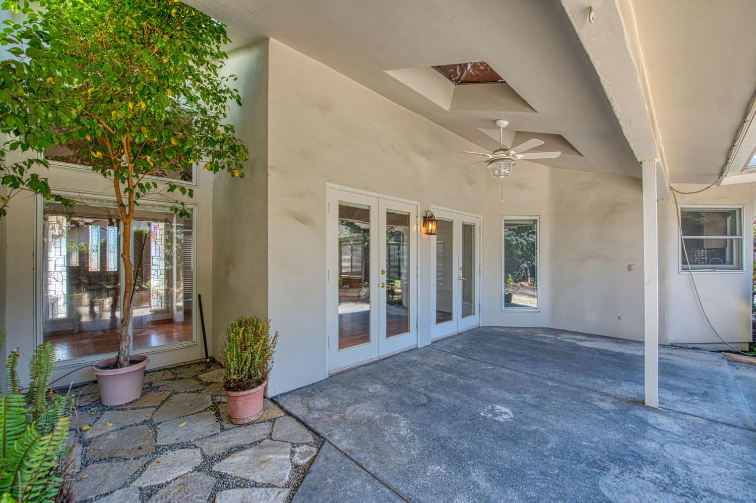 6561 N Thorne Ave, Fresno, CA 93711