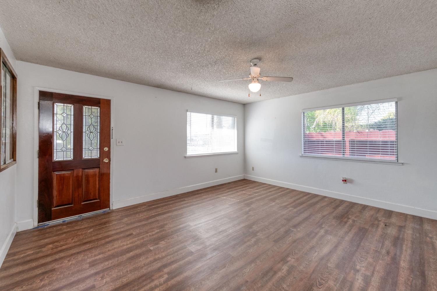 5927 E Garland Ave, Fresno, CA 93727