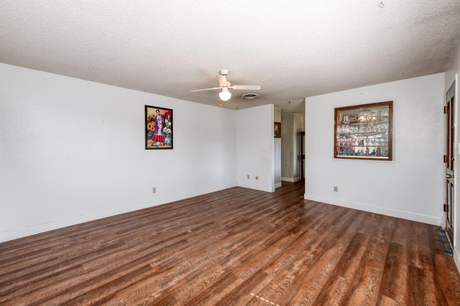 5927 E Garland Ave, Fresno, CA 93727