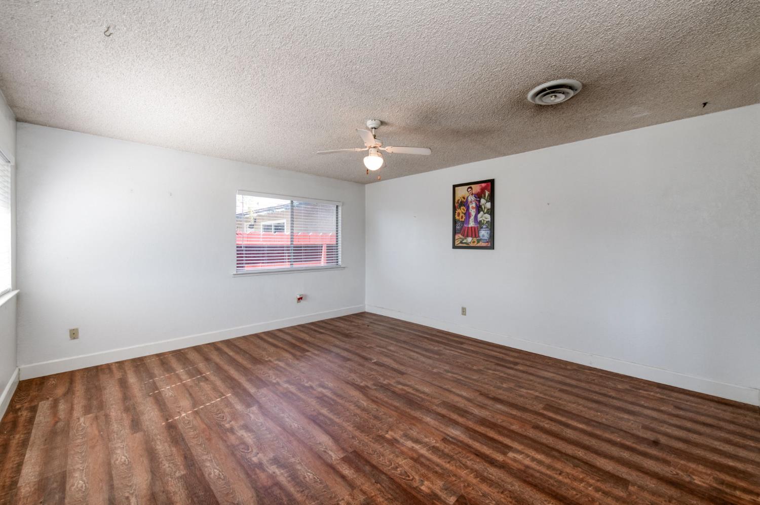 5927 E Garland Ave, Fresno, CA 93727