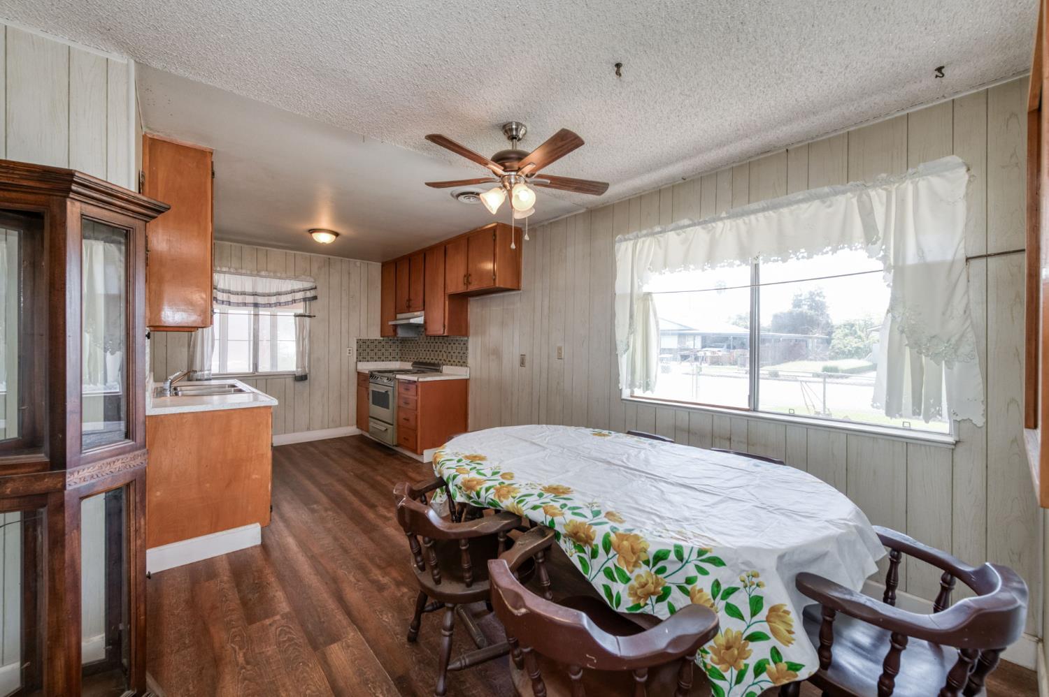 5927 E Garland Ave, Fresno, CA 93727