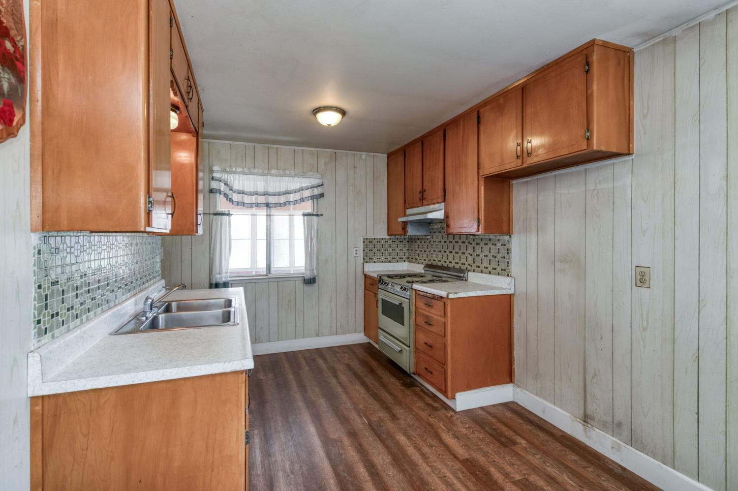 5927 E Garland Ave, Fresno, CA 93727