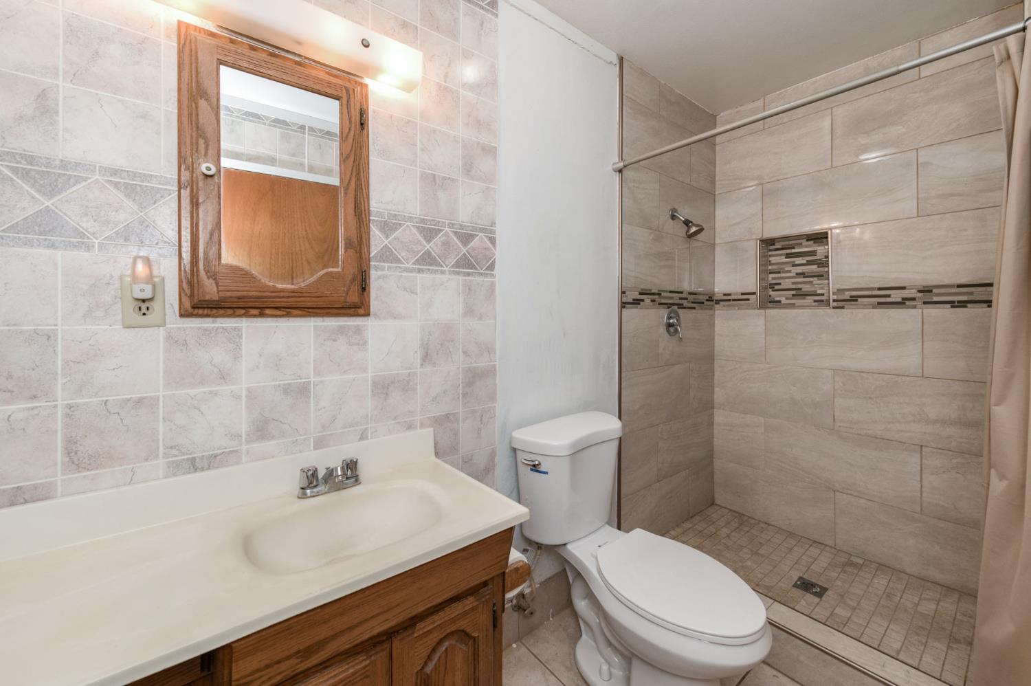 5927 E Garland Ave, Fresno, CA 93727