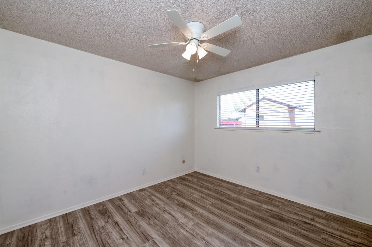 5927 E Garland Ave, Fresno, CA 93727