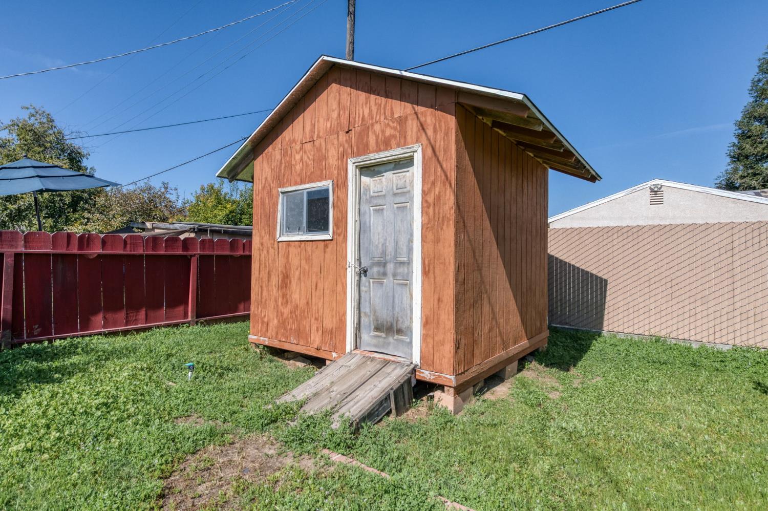 5927 E Garland Ave, Fresno, CA 93727