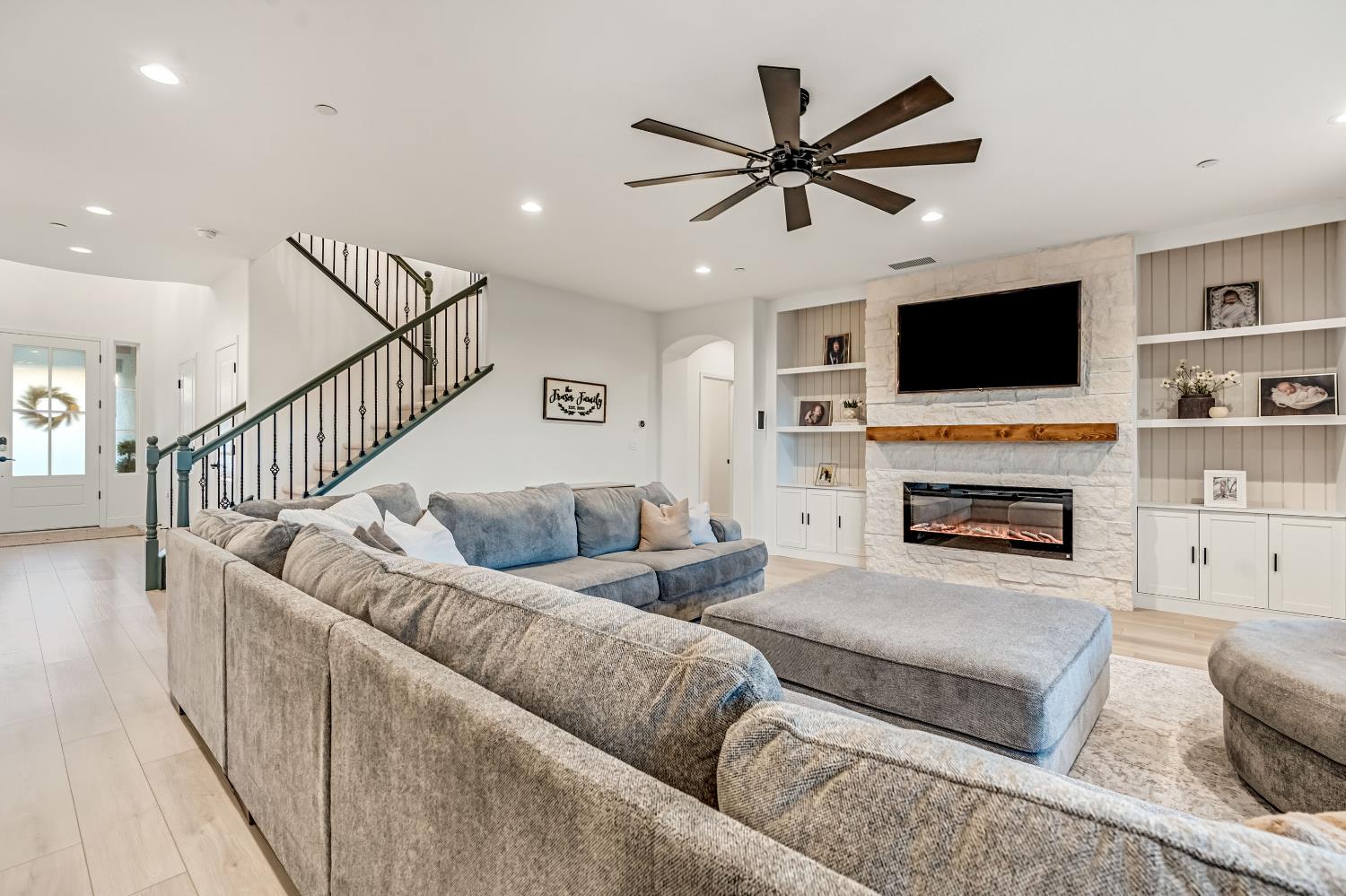 1811 Agua Dulce Ave, Clovis, CA 93619