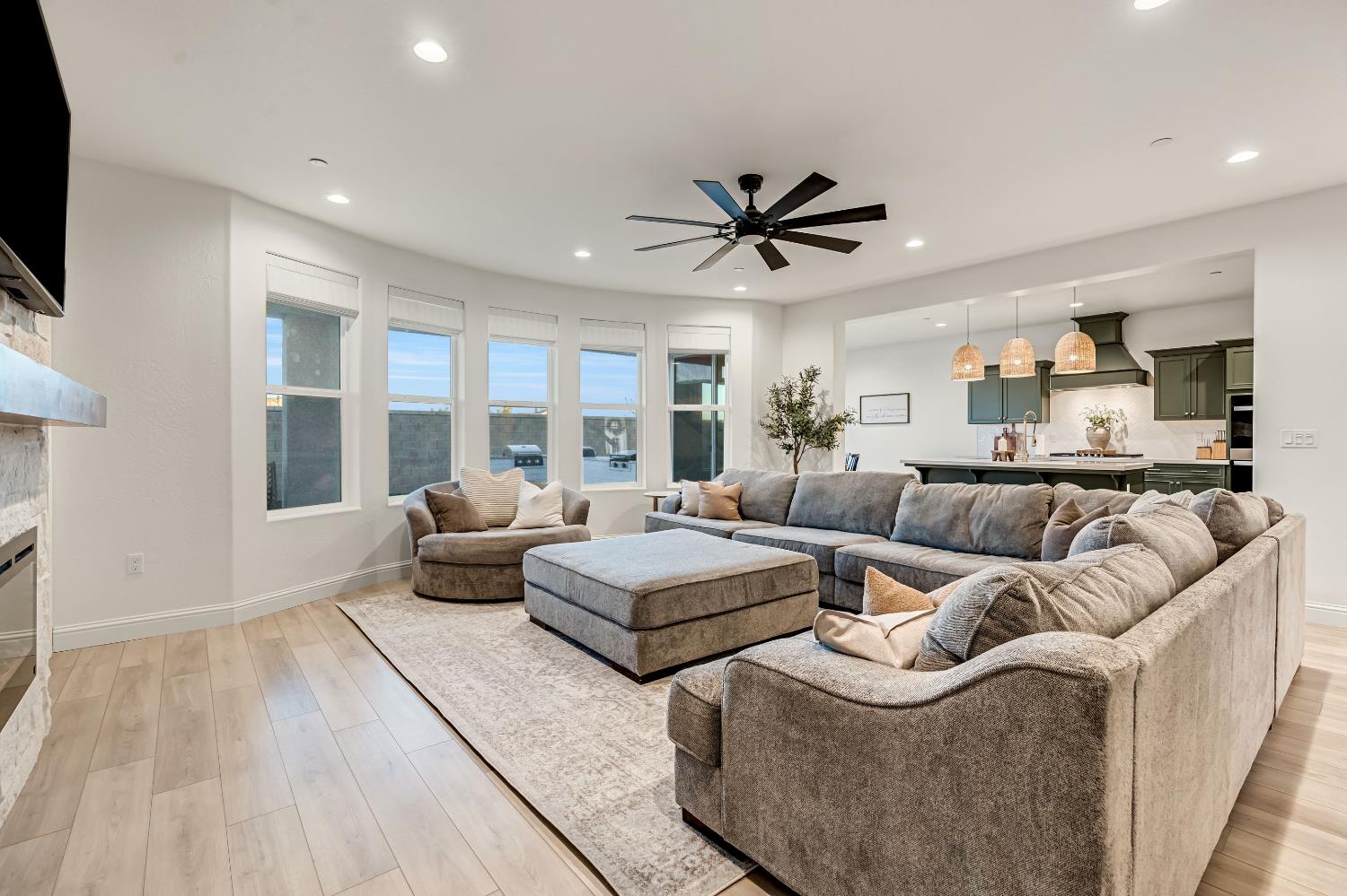 1811 Agua Dulce Ave, Clovis, CA 93619