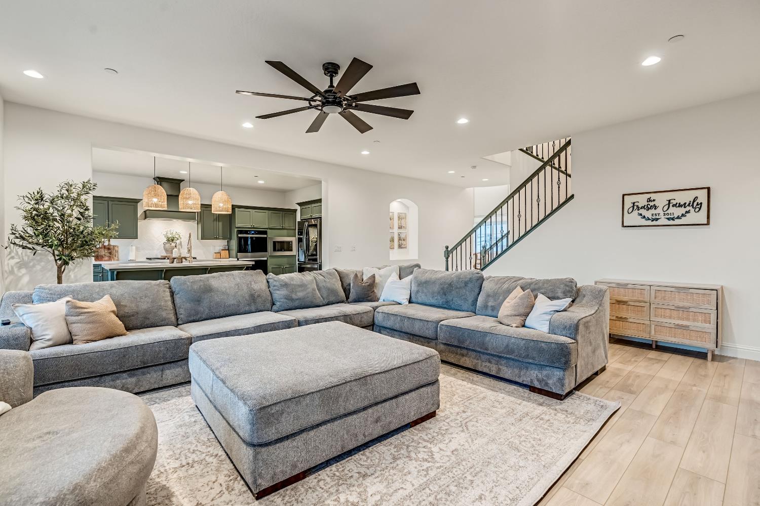 1811 Agua Dulce Ave, Clovis, CA 93619