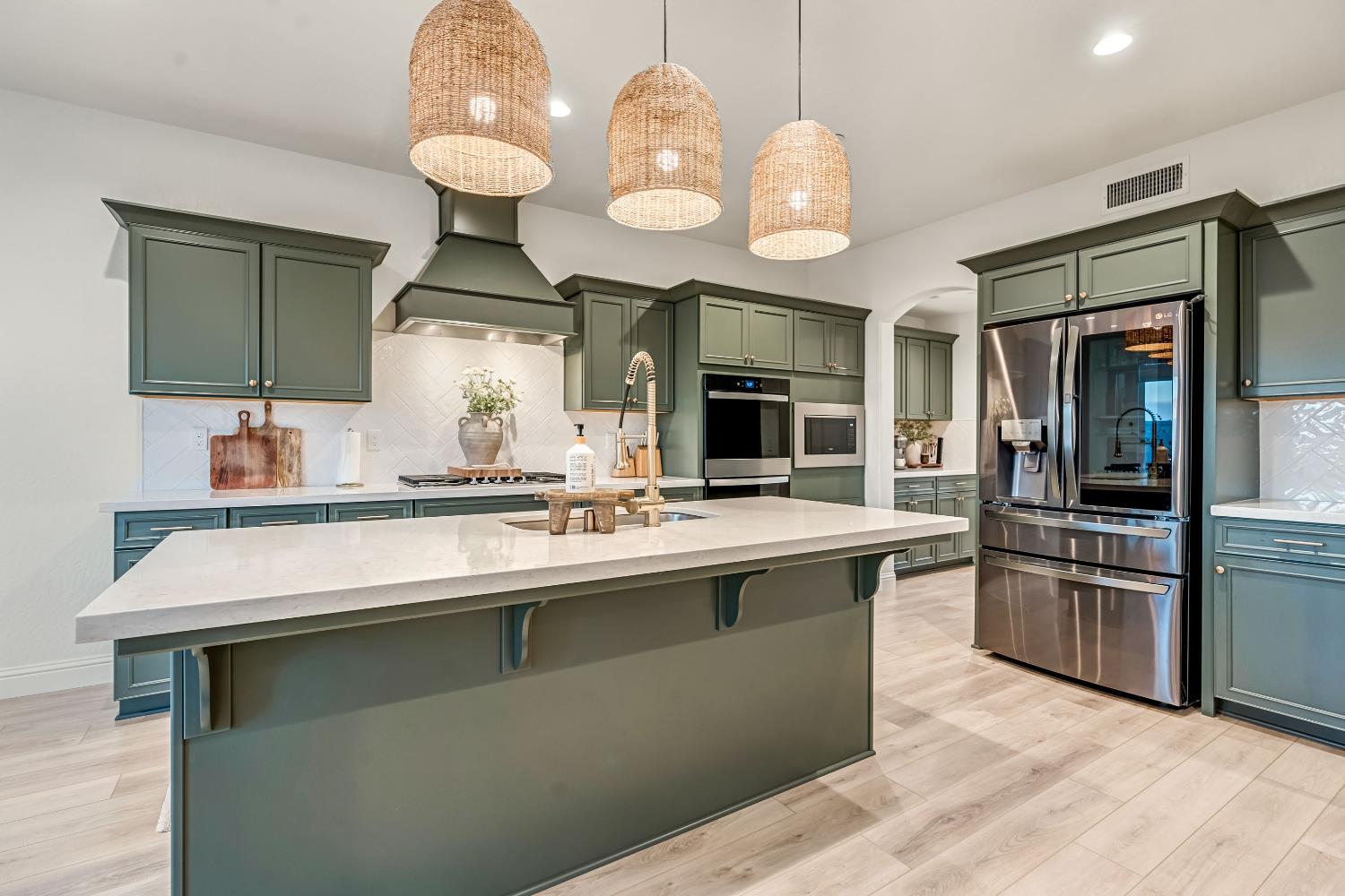 1811 Agua Dulce Ave, Clovis, CA 93619