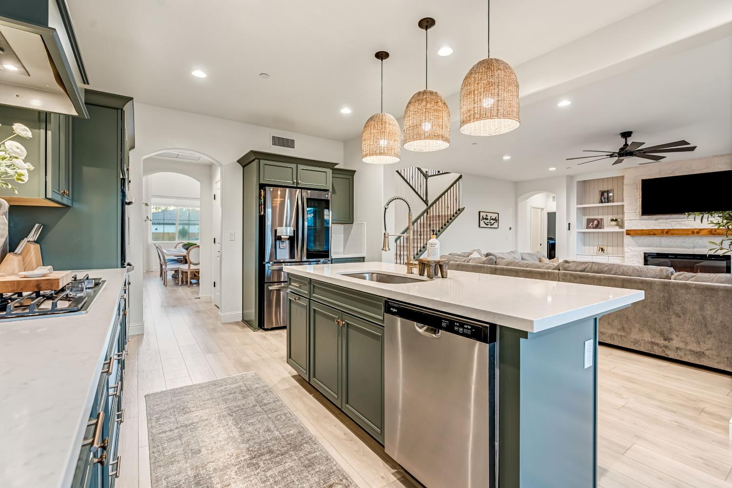 1811 Agua Dulce Ave, Clovis, CA 93619