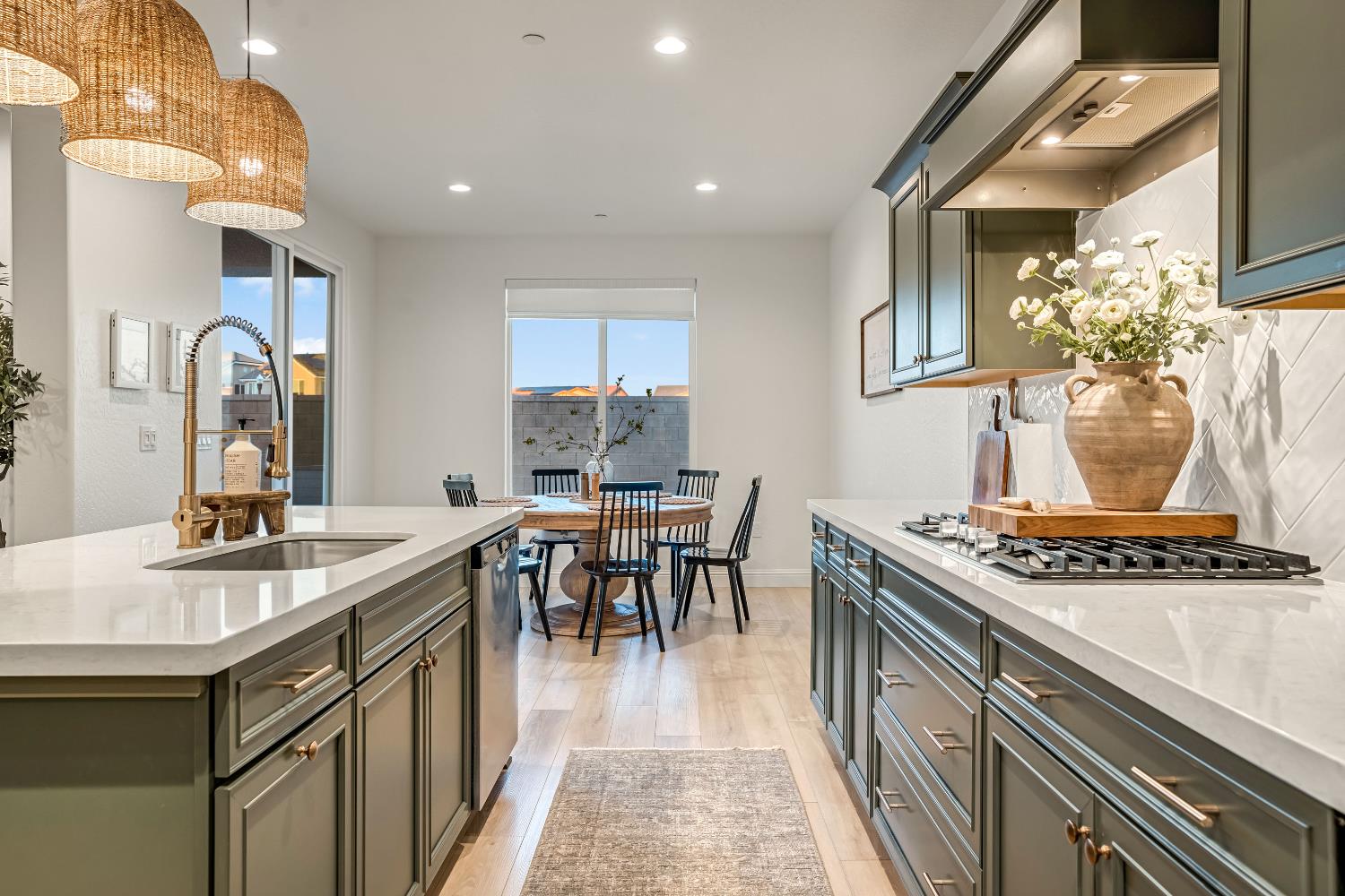 1811 Agua Dulce Ave, Clovis, CA 93619