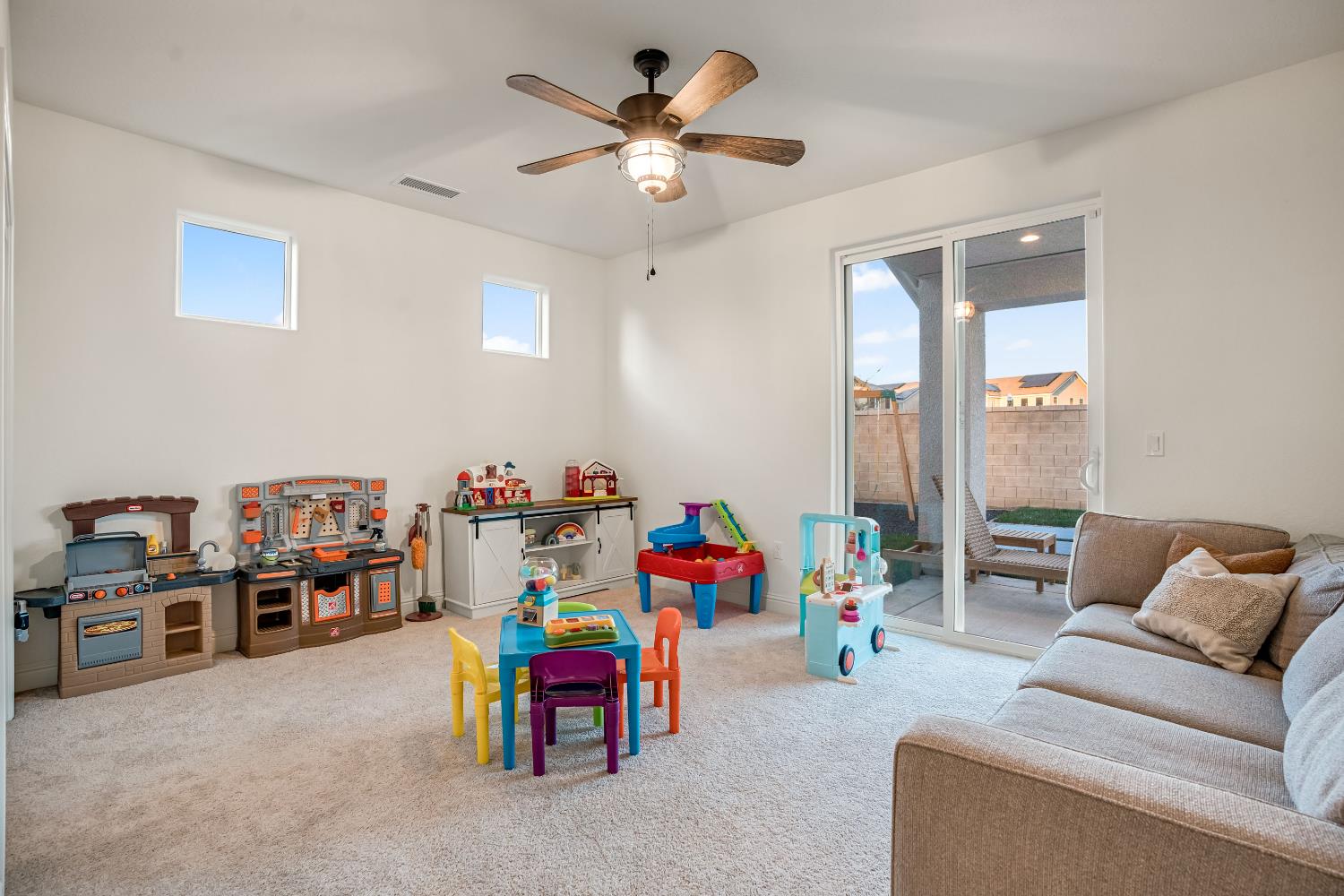 1811 Agua Dulce Ave, Clovis, CA 93619