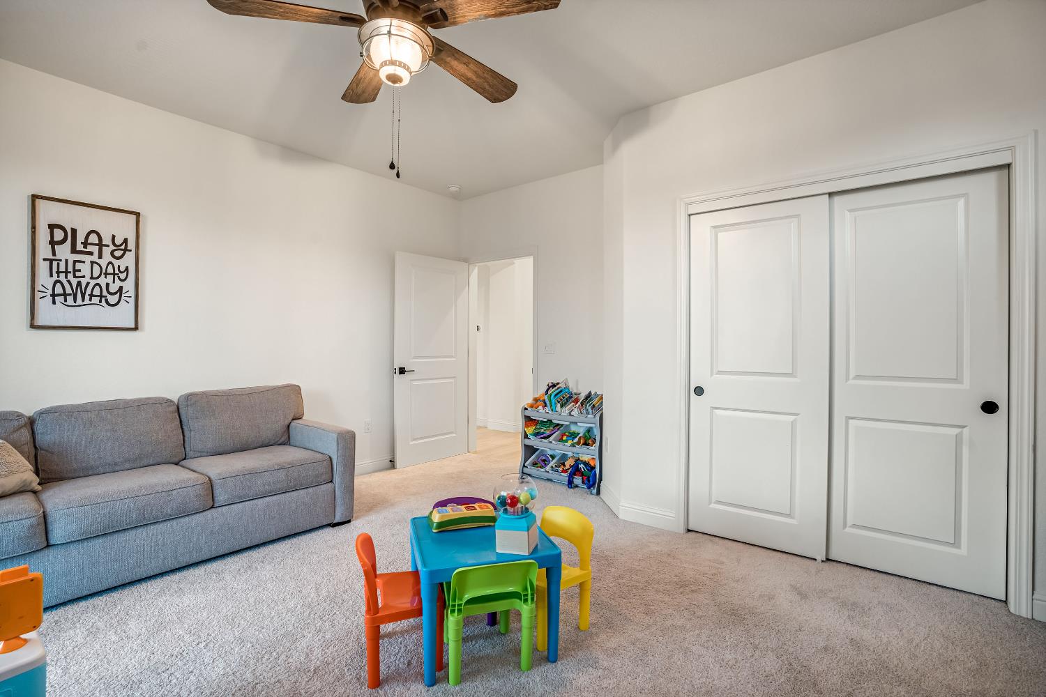 1811 Agua Dulce Ave, Clovis, CA 93619