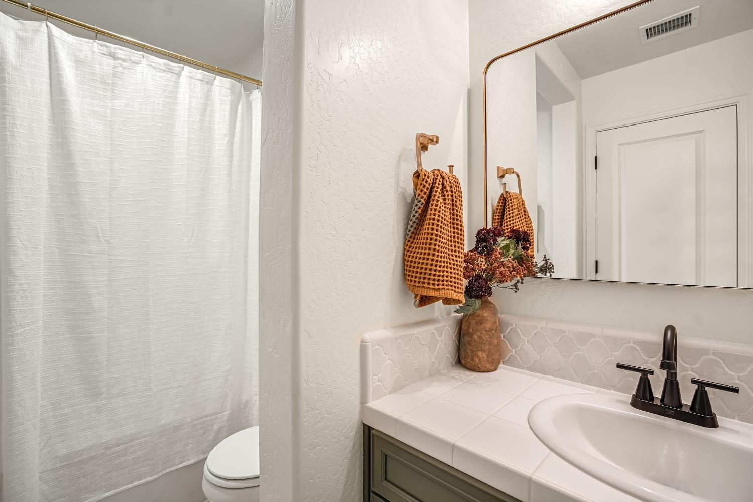 1811 Agua Dulce Ave, Clovis, CA 93619