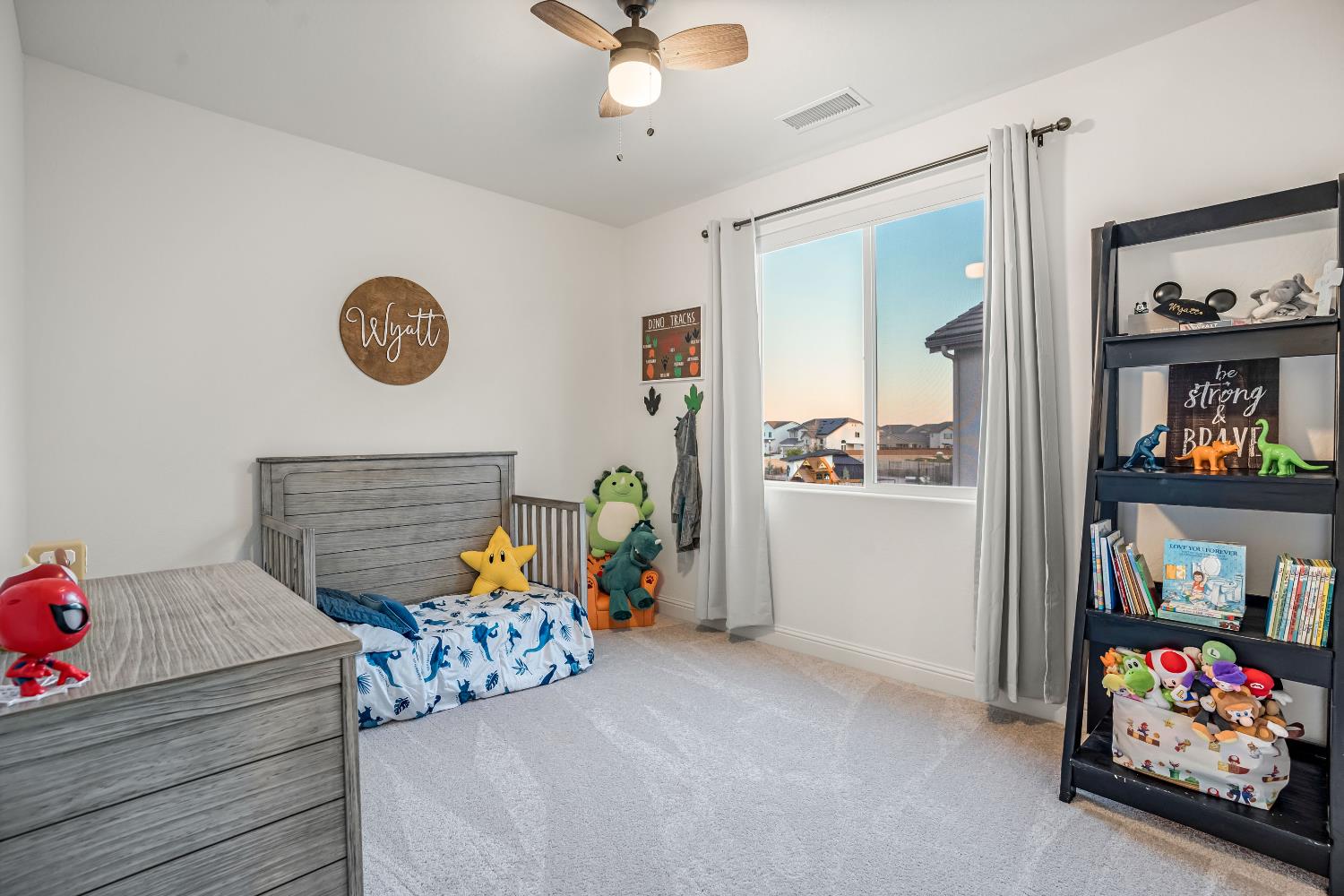 1811 Agua Dulce Ave, Clovis, CA 93619