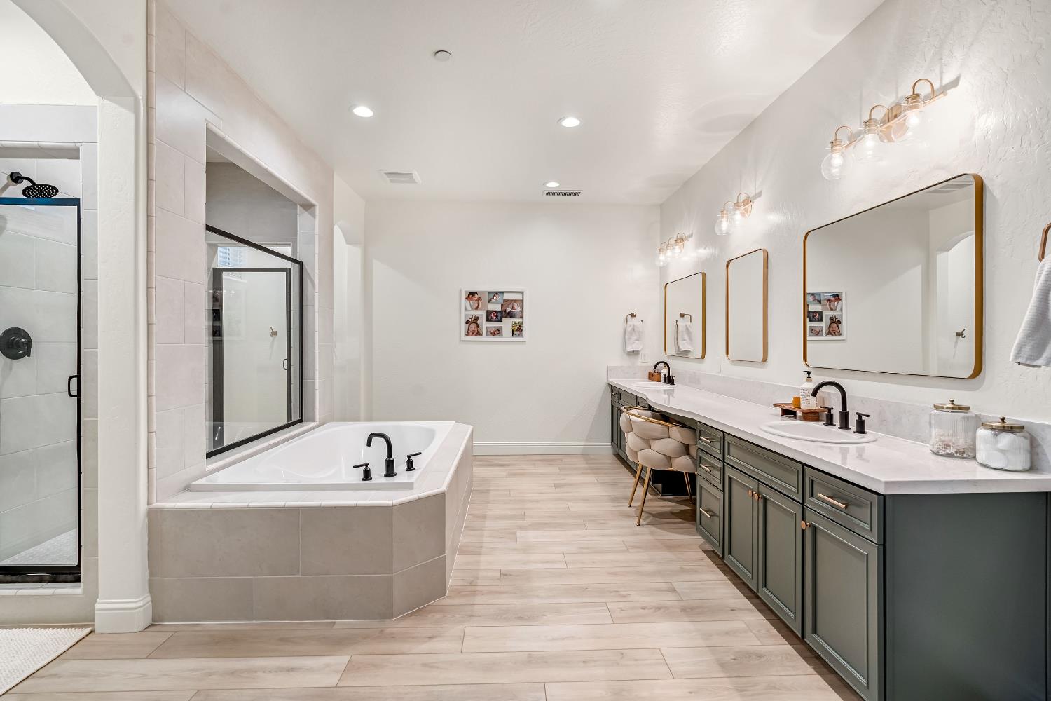 1811 Agua Dulce Ave, Clovis, CA 93619