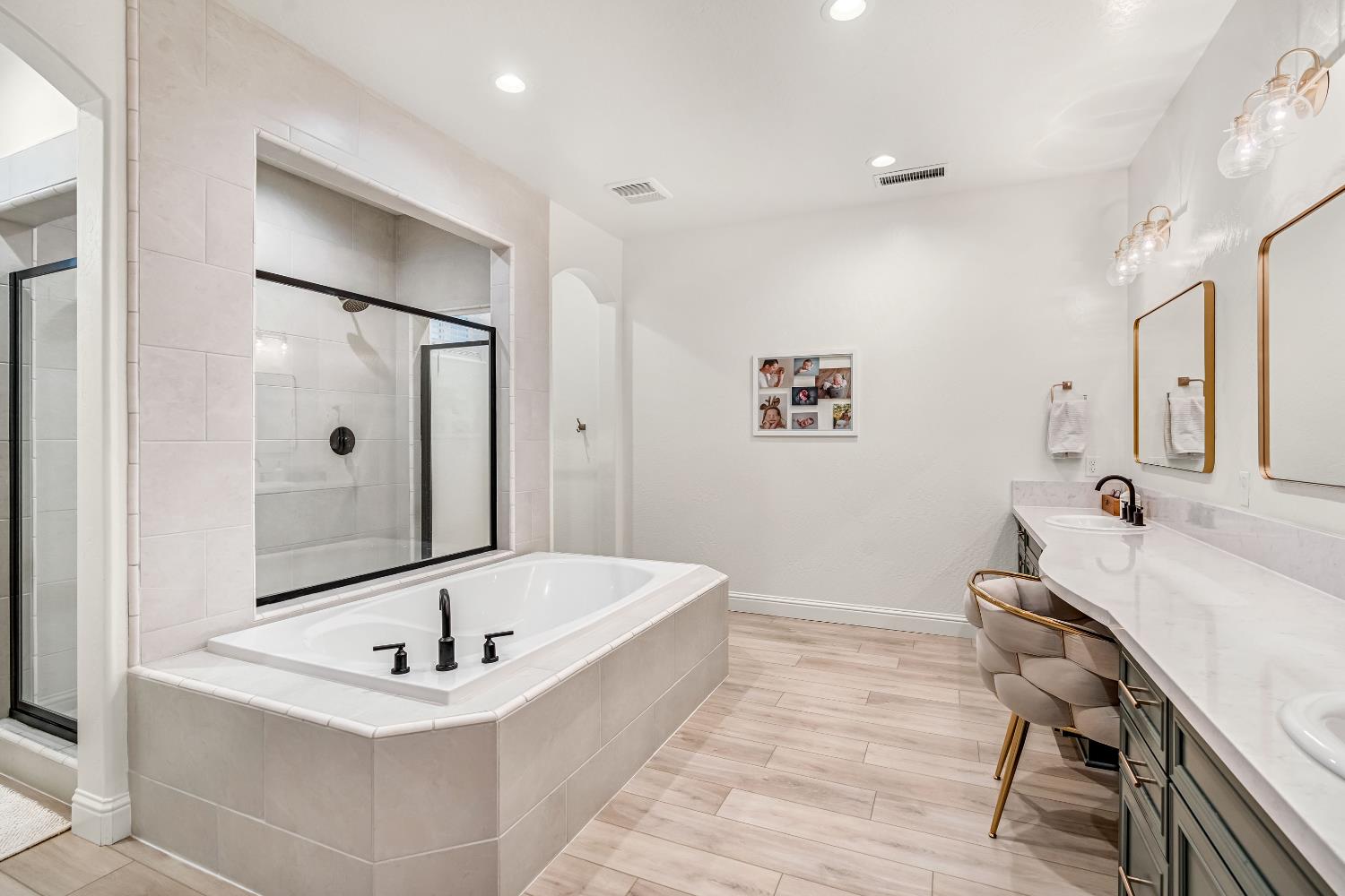 1811 Agua Dulce Ave, Clovis, CA 93619