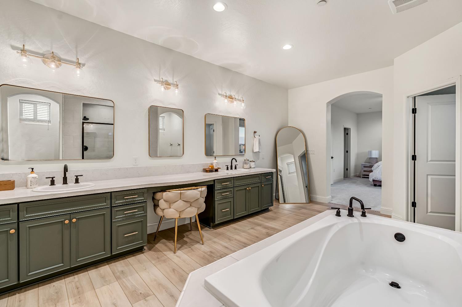 1811 Agua Dulce Ave, Clovis, CA 93619