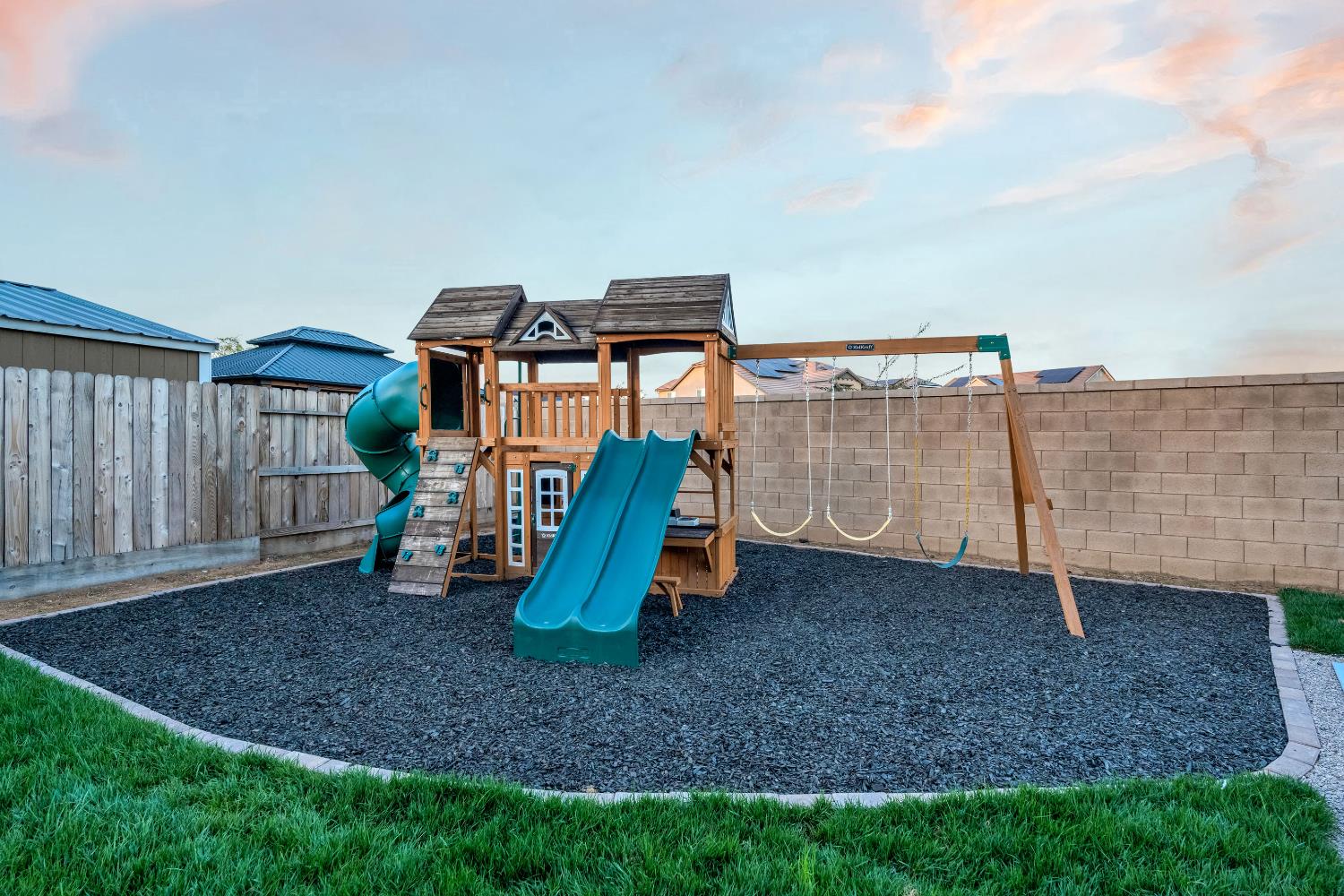 1811 Agua Dulce Ave, Clovis, CA 93619