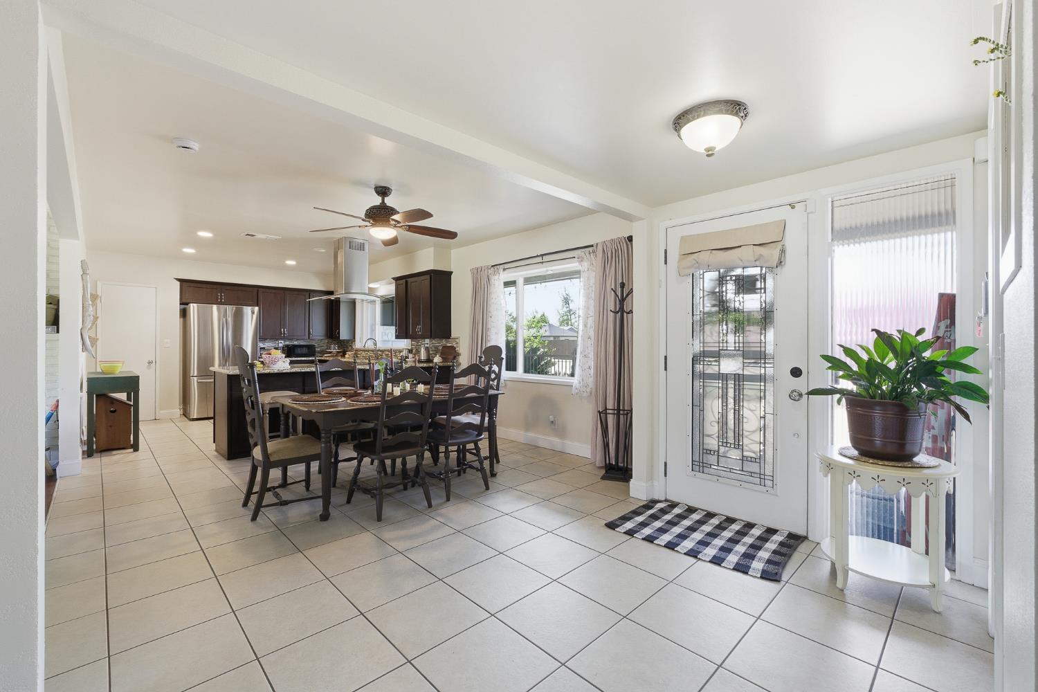 574 N Frankwood Ave, Reedley, CA 93654