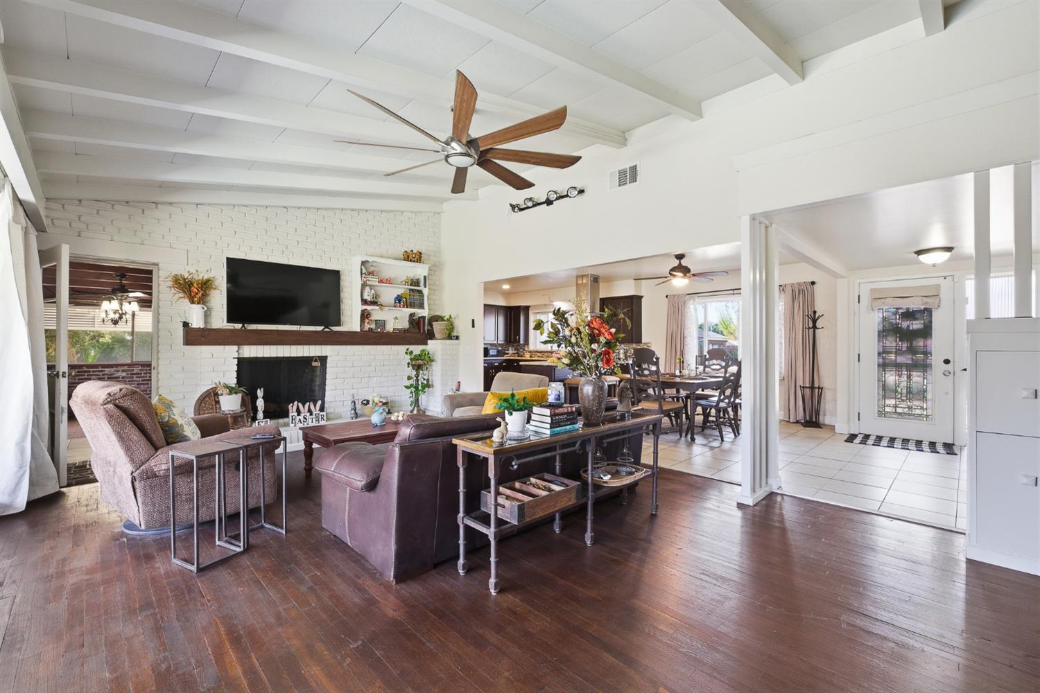 574 N Frankwood Ave, Reedley, CA 93654