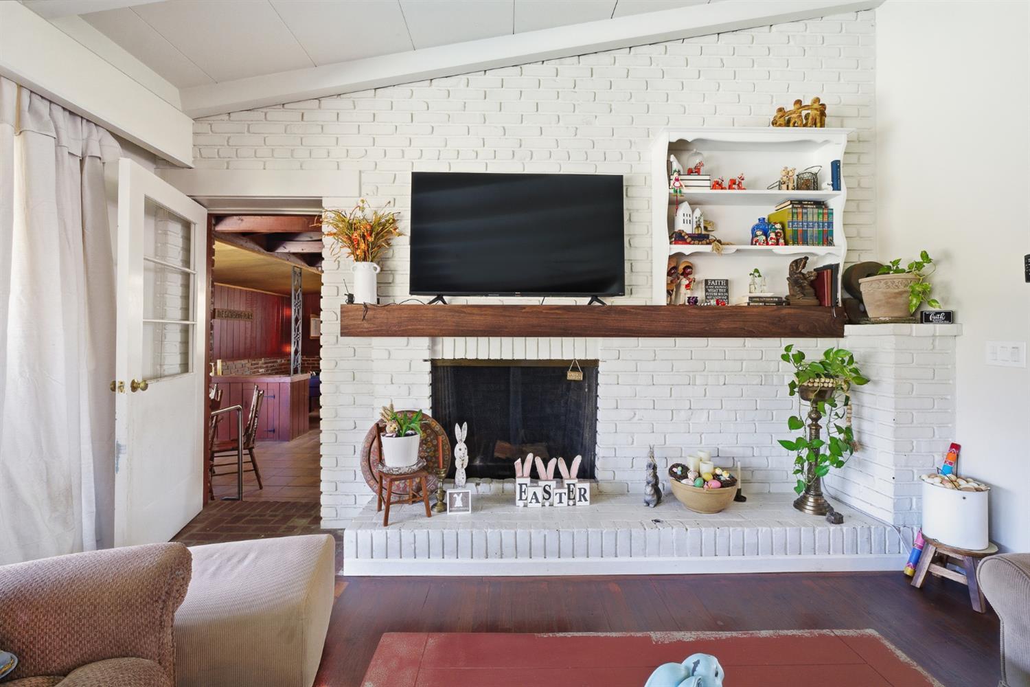 574 N Frankwood Ave, Reedley, CA 93654