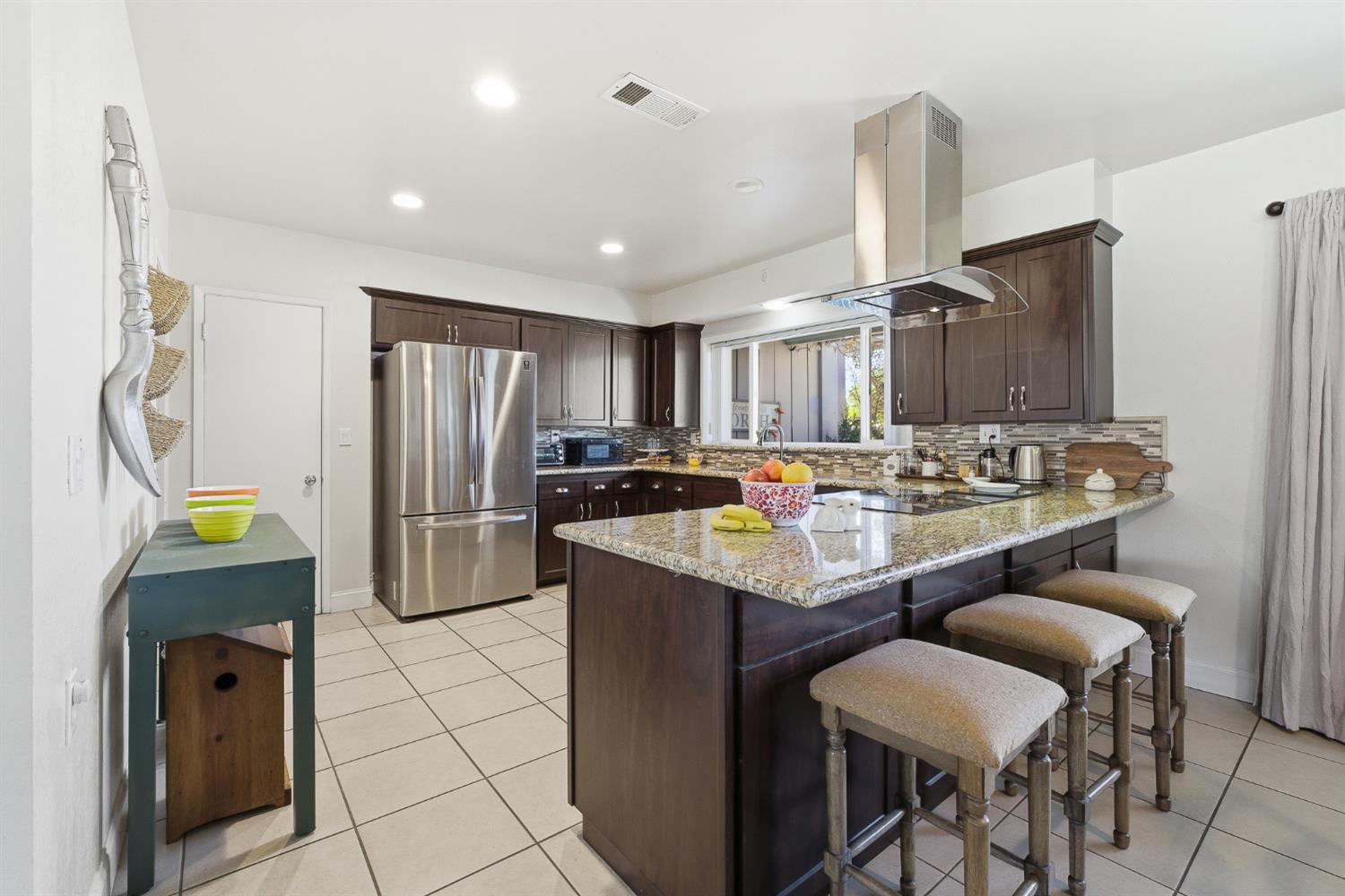 574 N Frankwood Ave, Reedley, CA 93654