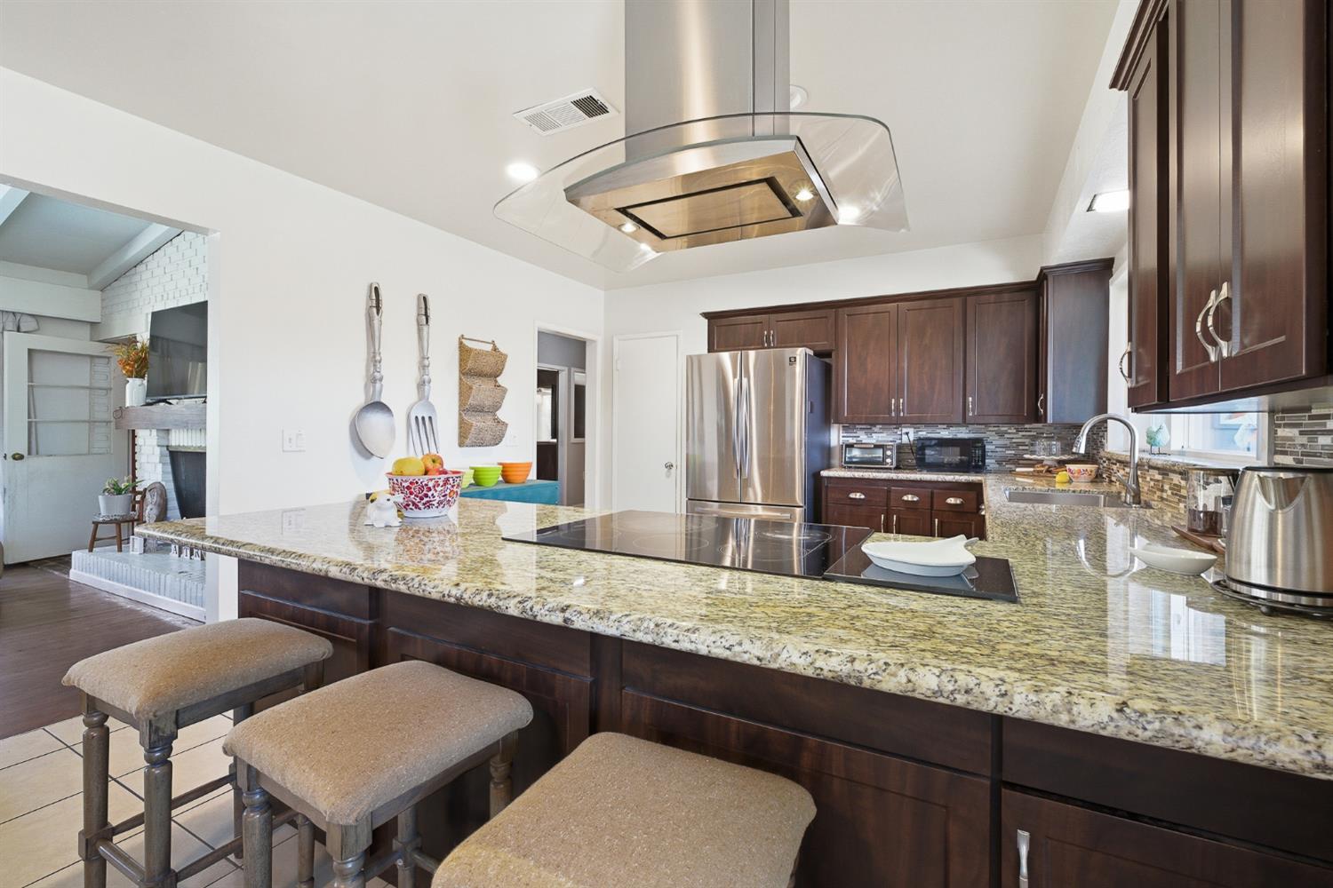 574 N Frankwood Ave, Reedley, CA 93654