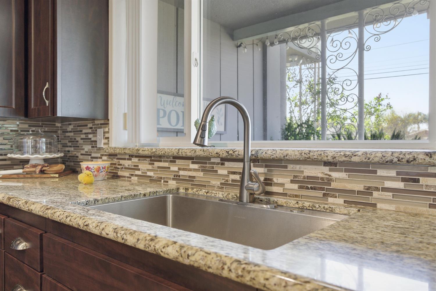 574 N Frankwood Ave, Reedley, CA 93654