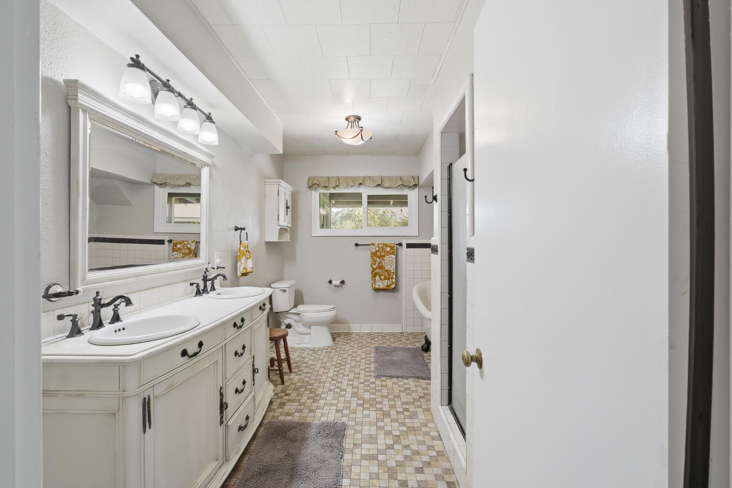 574 N Frankwood Ave, Reedley, CA 93654