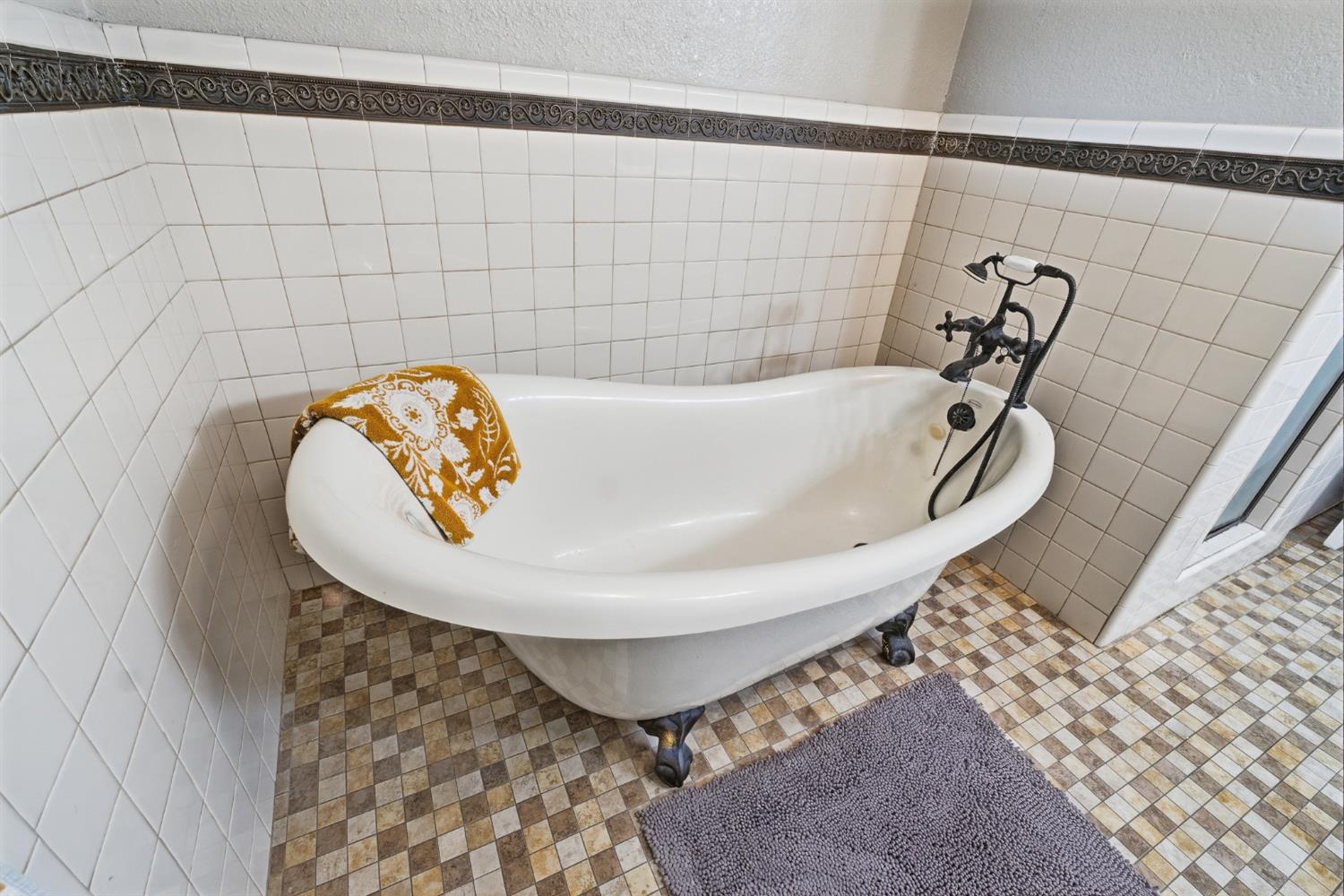 574 N Frankwood Ave, Reedley, CA 93654