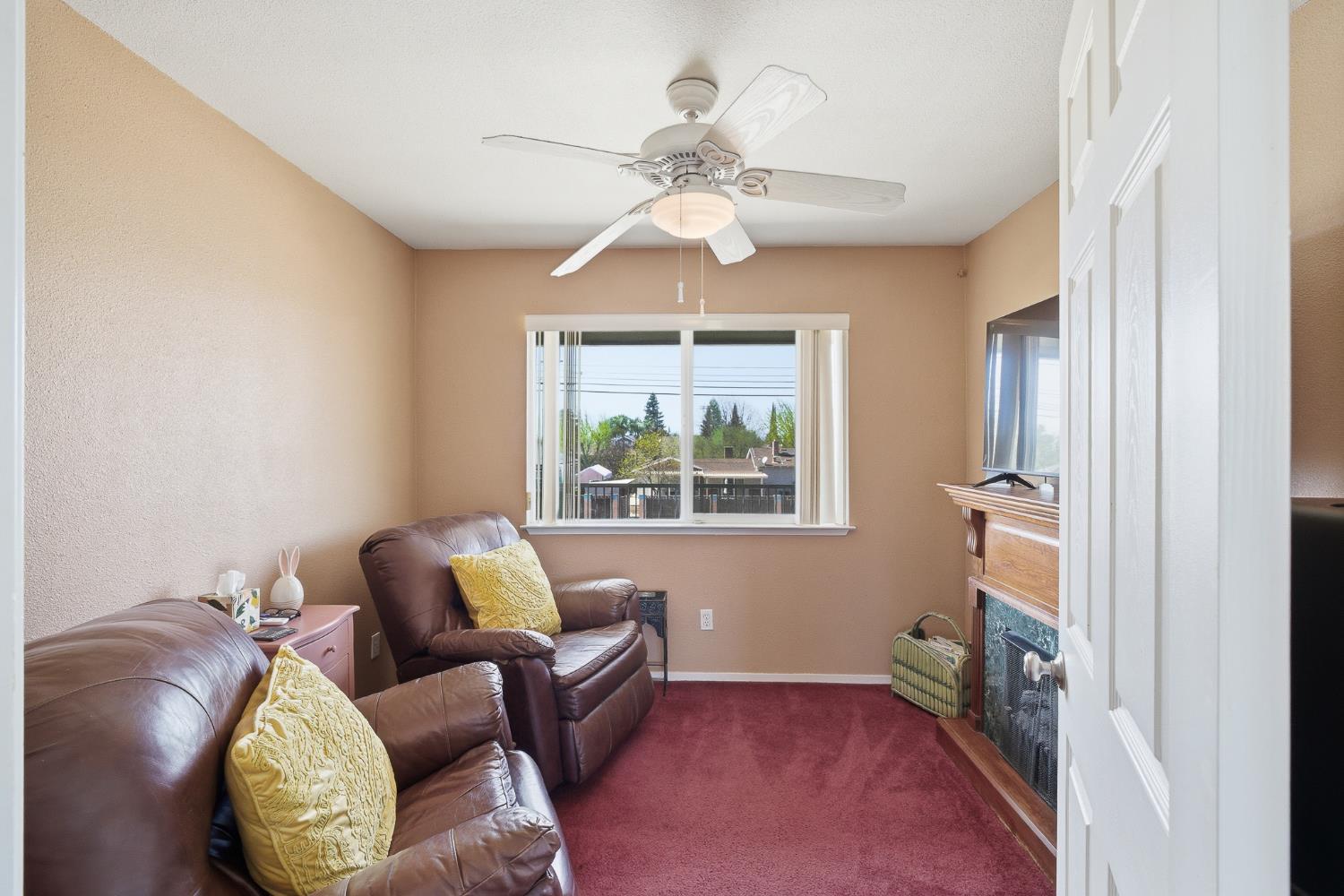 574 N Frankwood Ave, Reedley, CA 93654